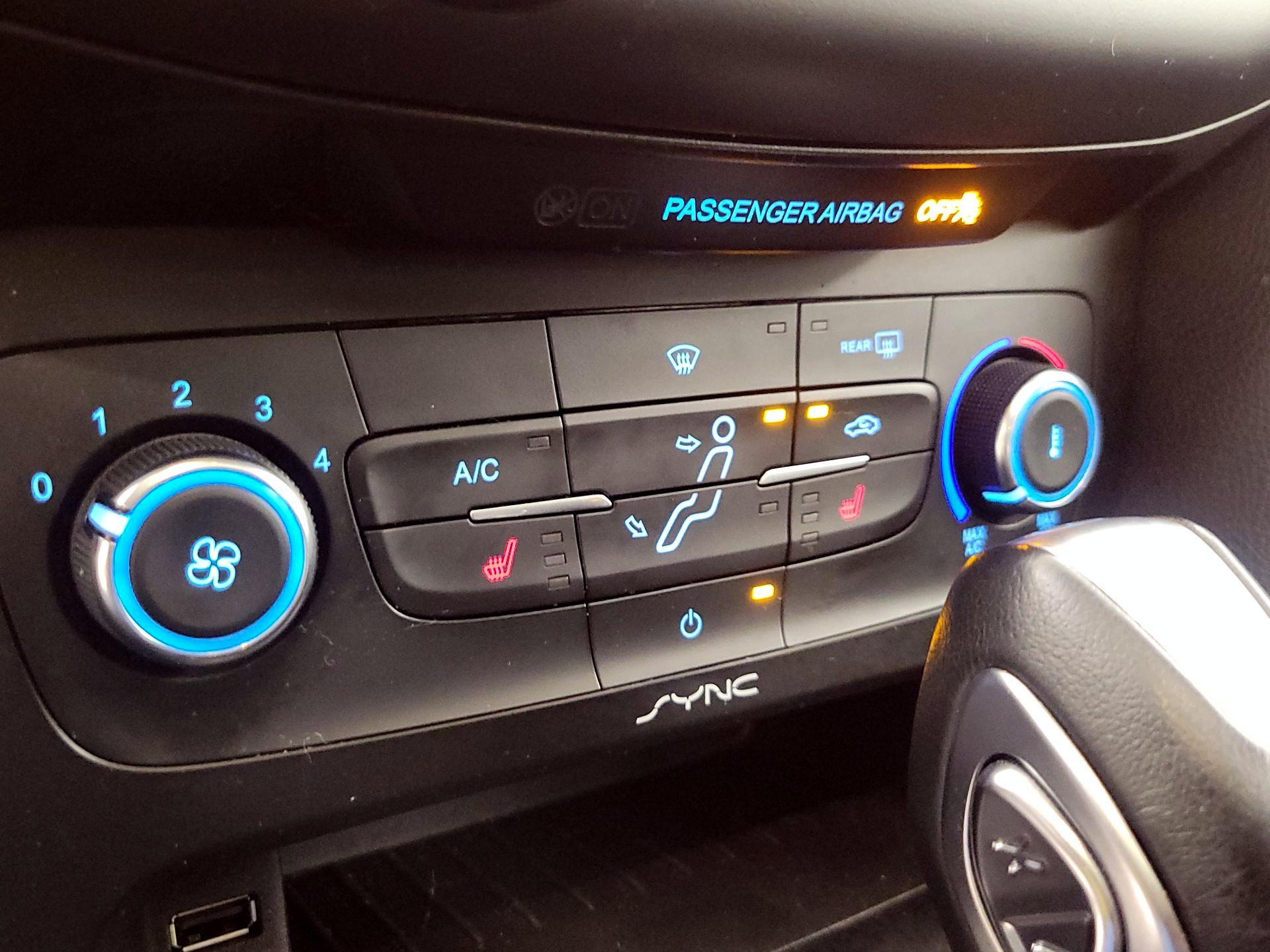 Thumbnail: 2015 Ford Focus - 16