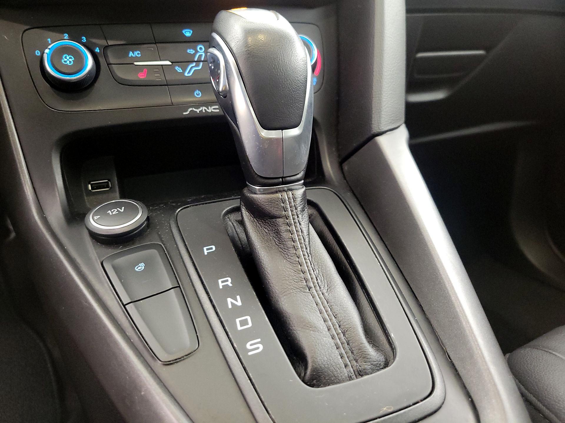 Thumbnail: 2015 Ford Focus - 17