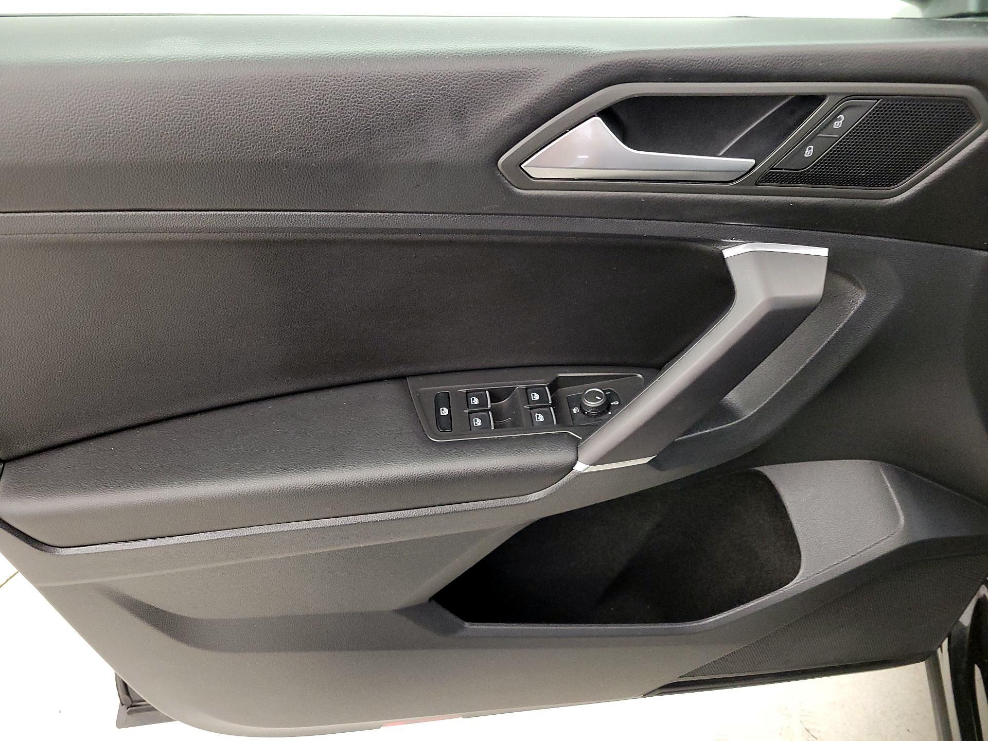Thumbnail: 2020 Volkswagen Tiguan - 12