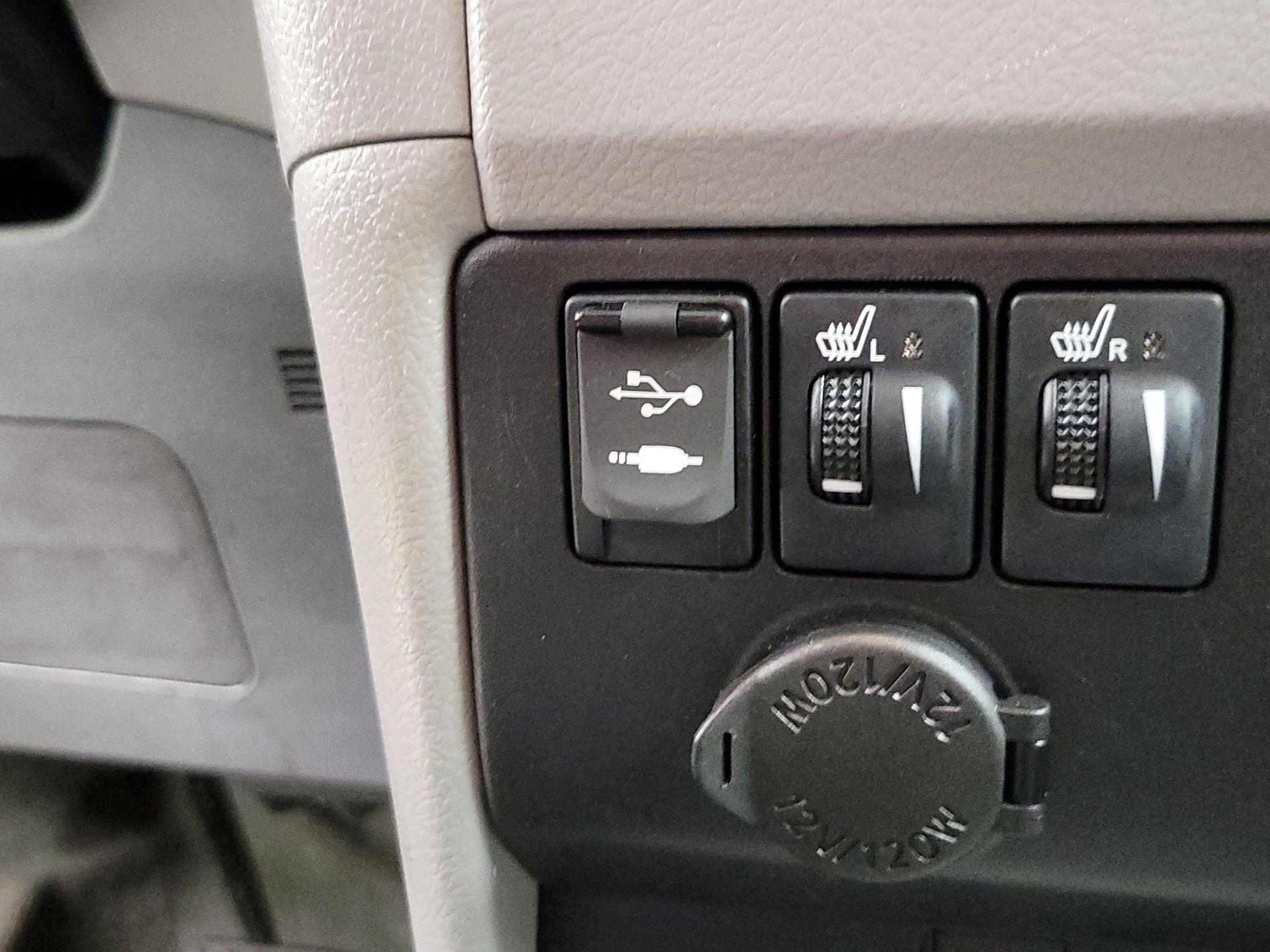 Thumbnail: 2017 Toyota Sienna - 18