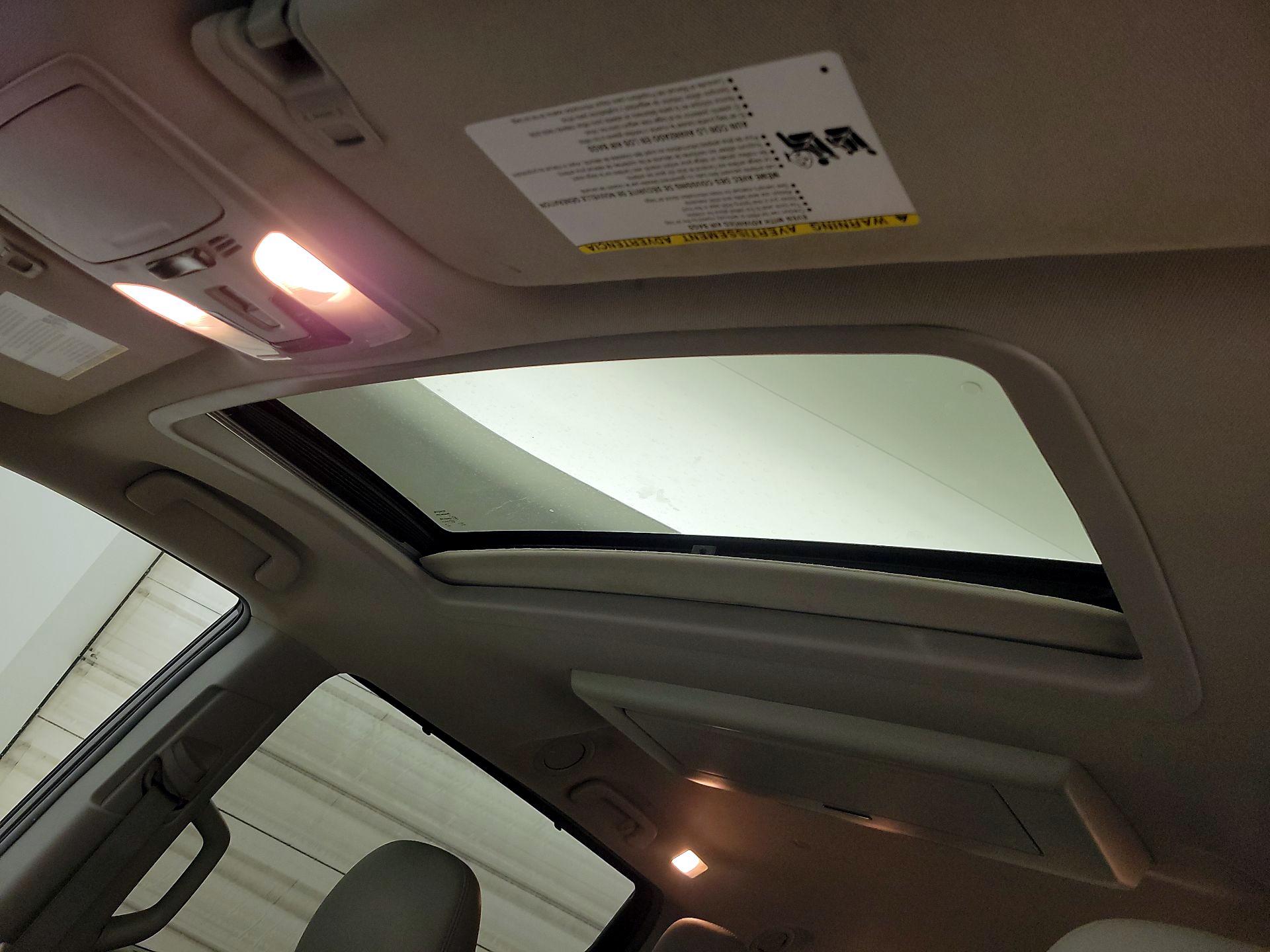 Thumbnail: 2017 Toyota Sienna - 19