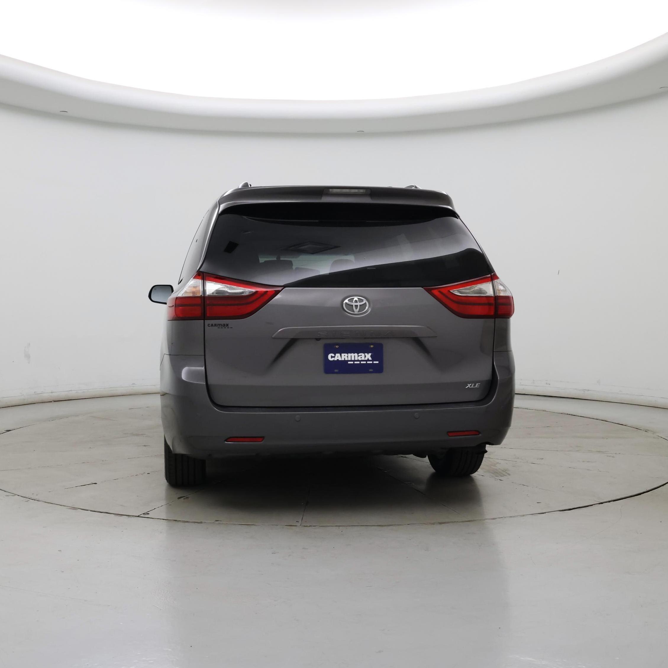 Thumbnail: 2017 Toyota Sienna - 6