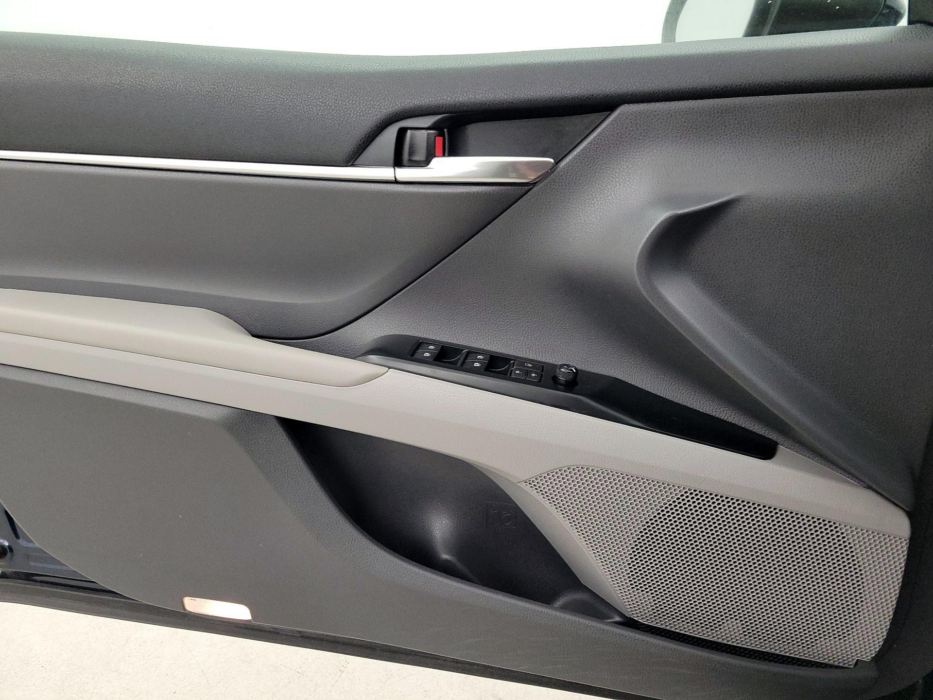 Thumbnail: 2019 Toyota Camry - 12