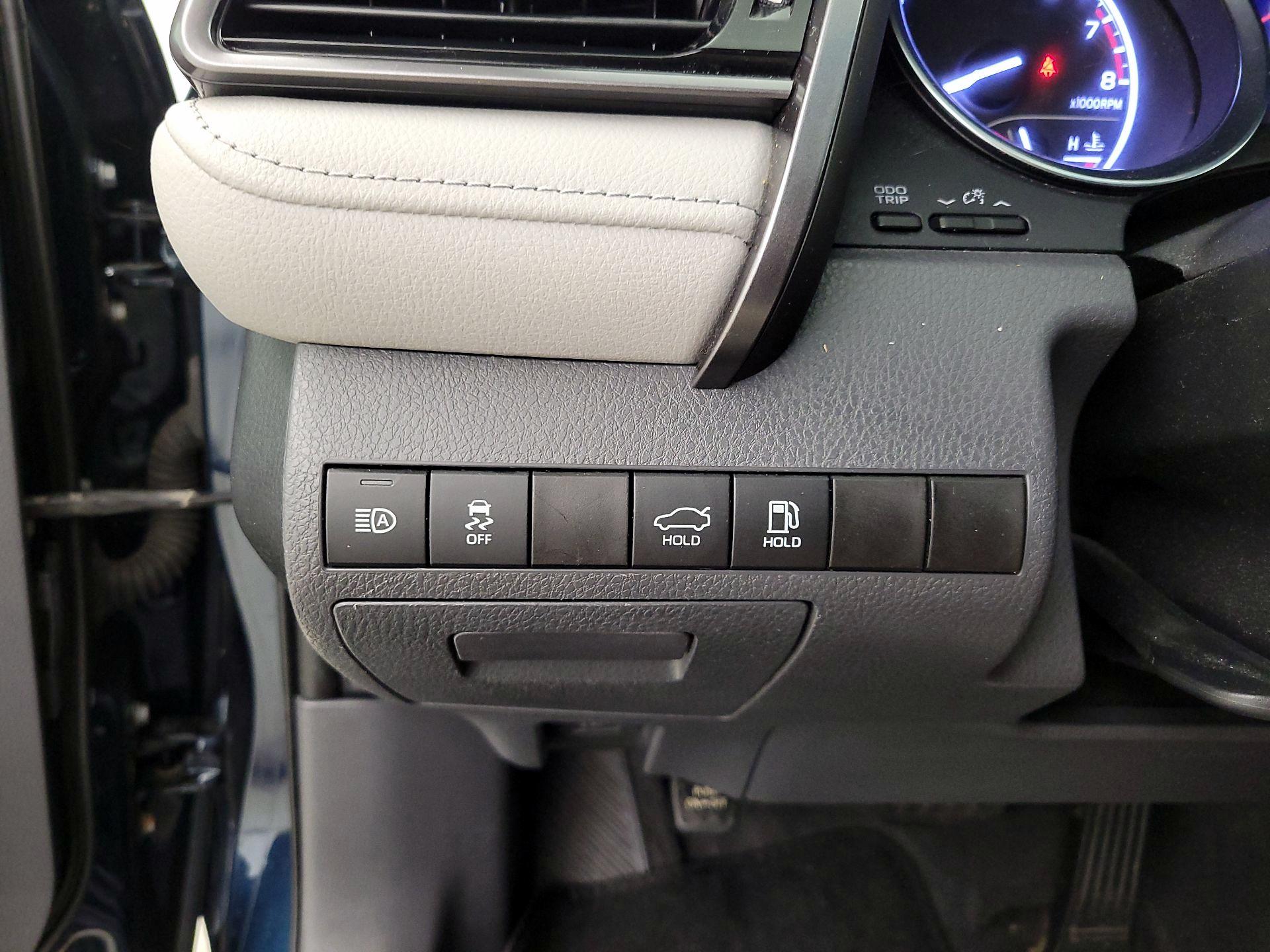 Thumbnail: 2019 Toyota Camry - 13