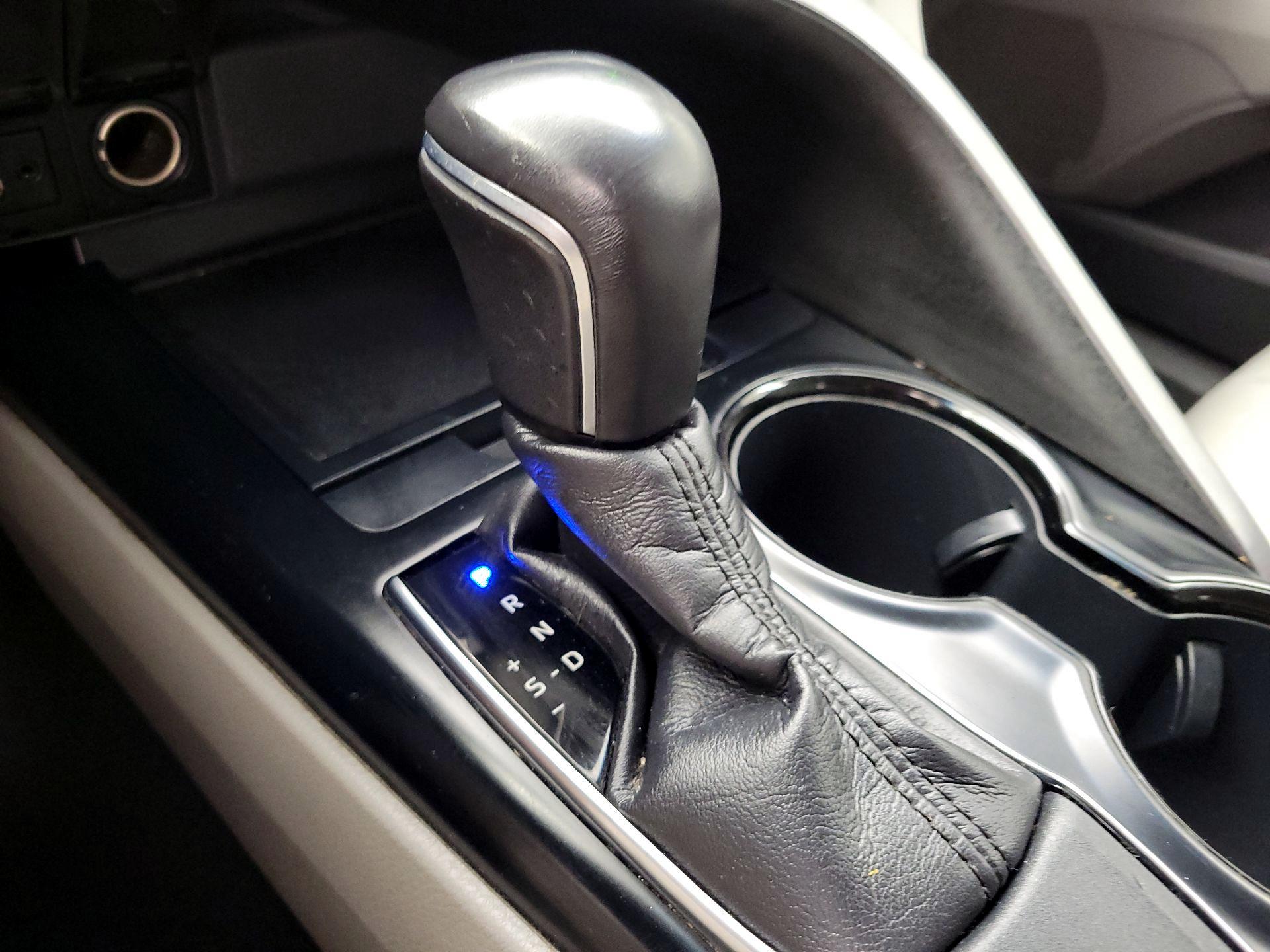 Thumbnail: 2019 Toyota Camry - 17