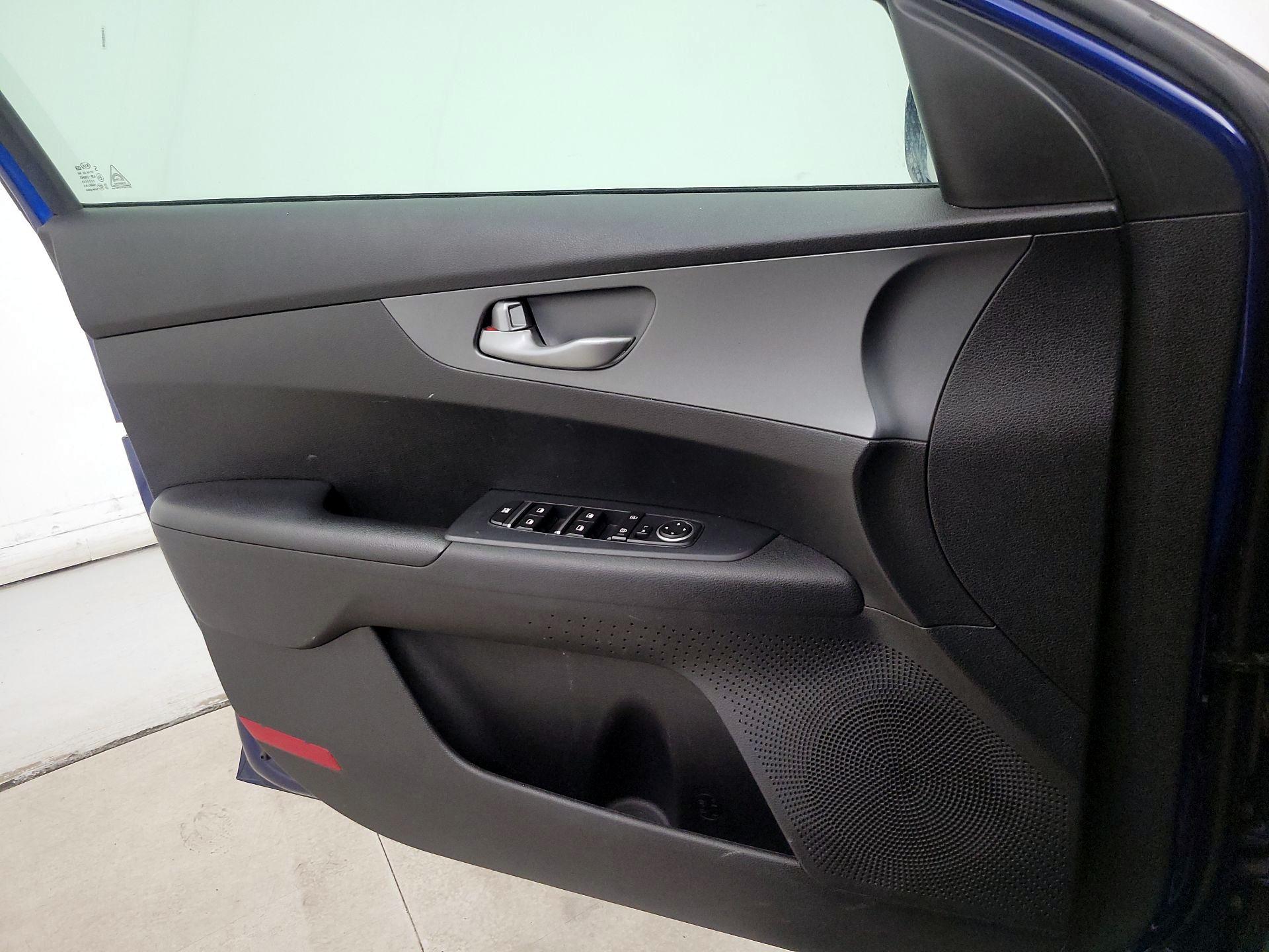 Thumbnail: 2019 Kia Forte - 12