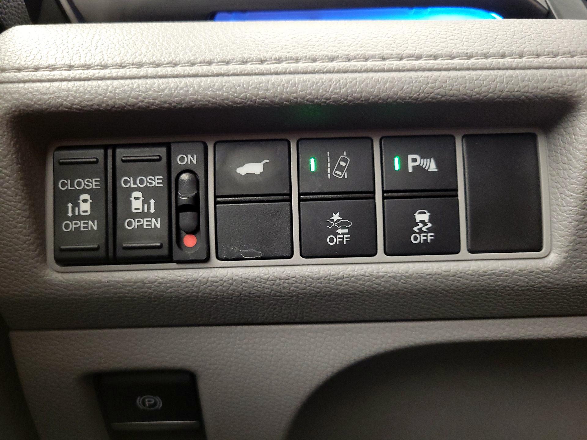Thumbnail: 2018 Honda Odyssey - 13