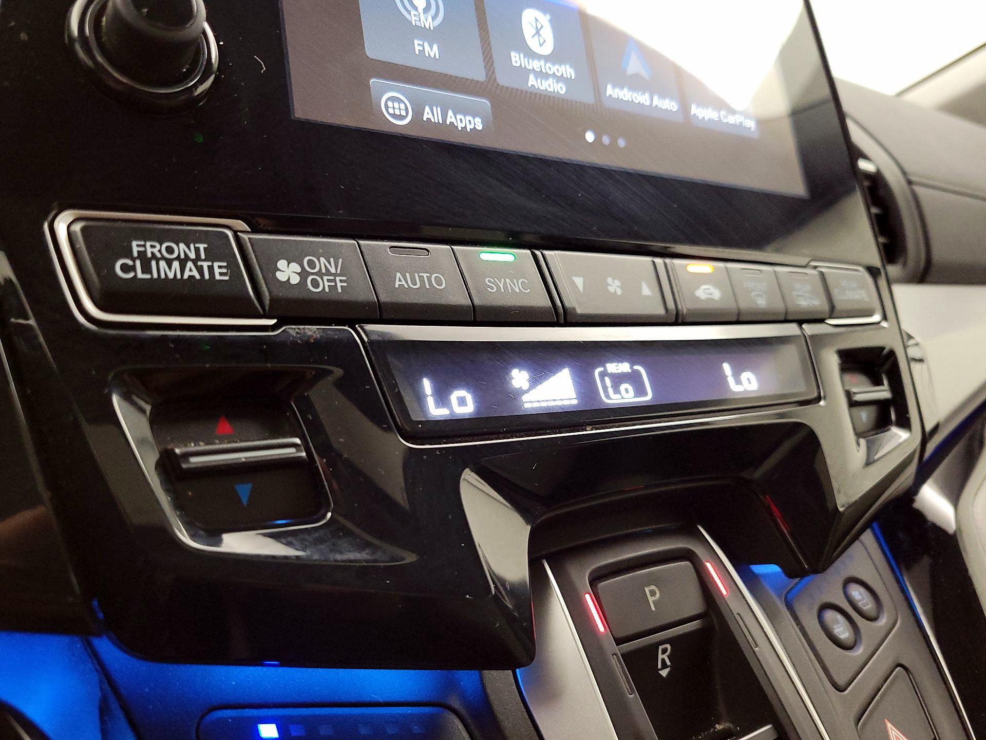 Thumbnail: 2018 Honda Odyssey - 17