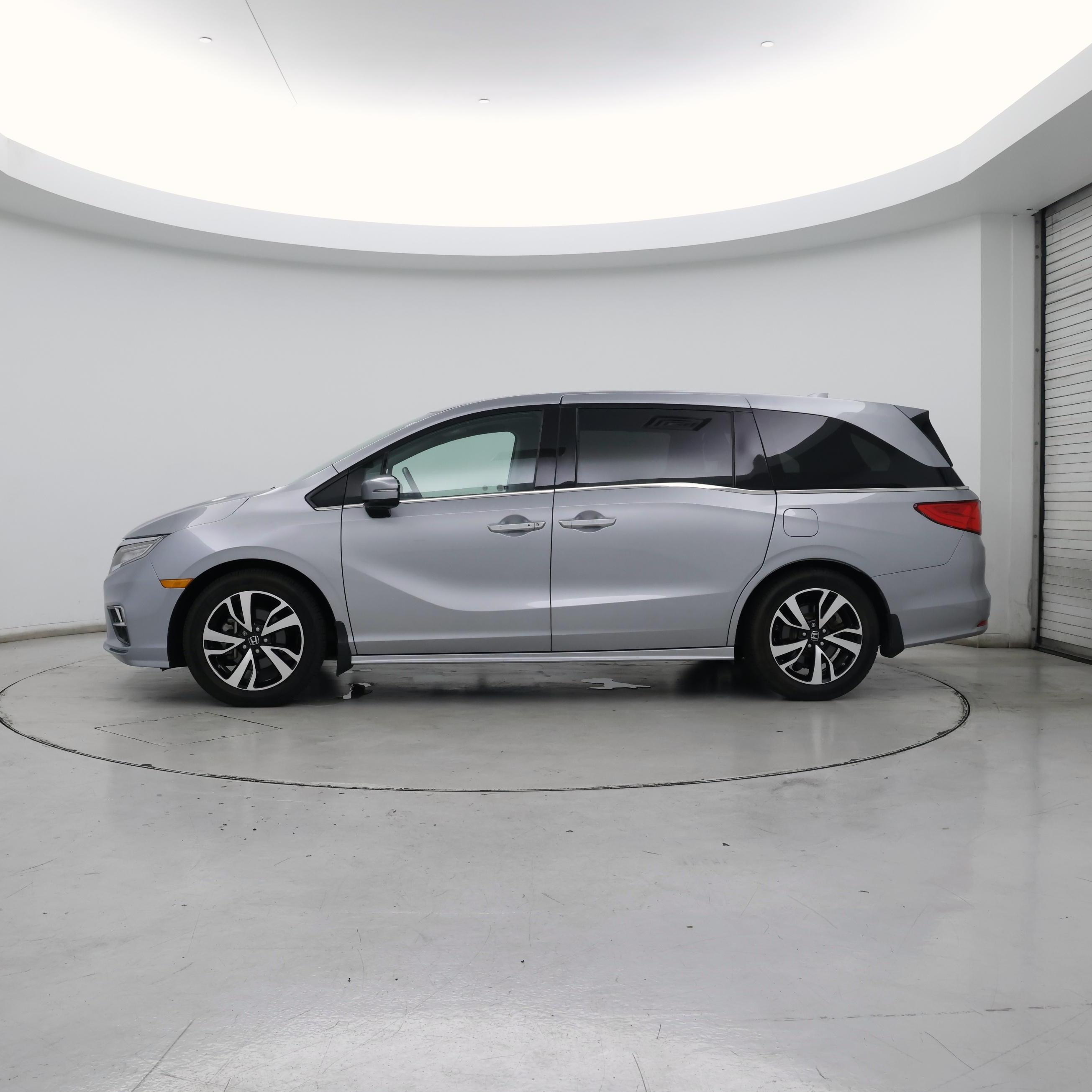 Thumbnail: 2018 Honda Odyssey - 3