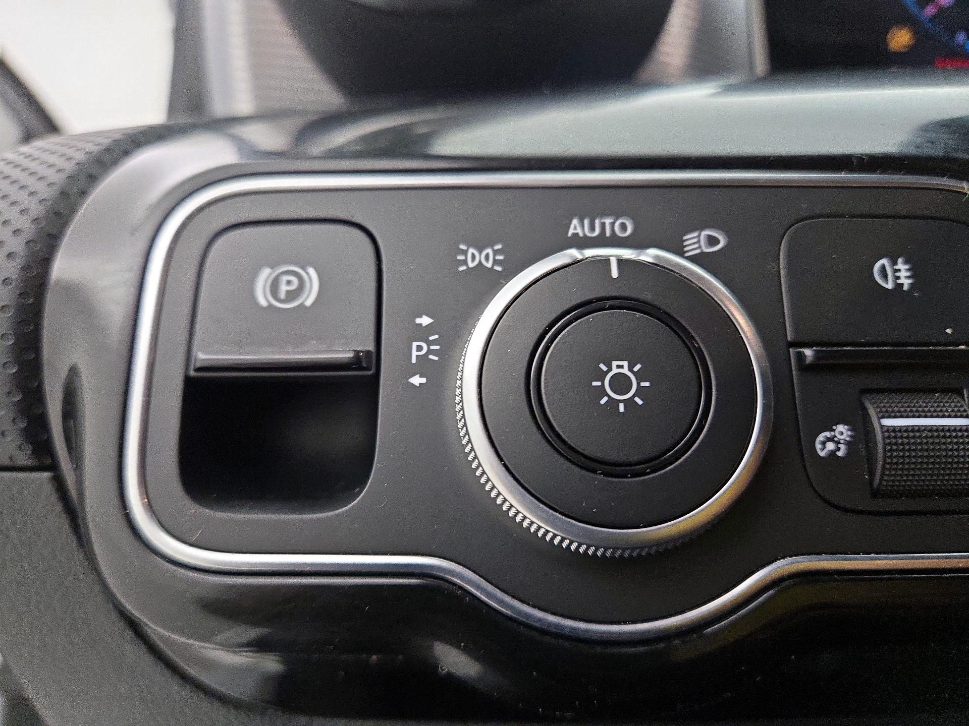 Thumbnail: 2020 Mercedes-Benz A-Class - 13