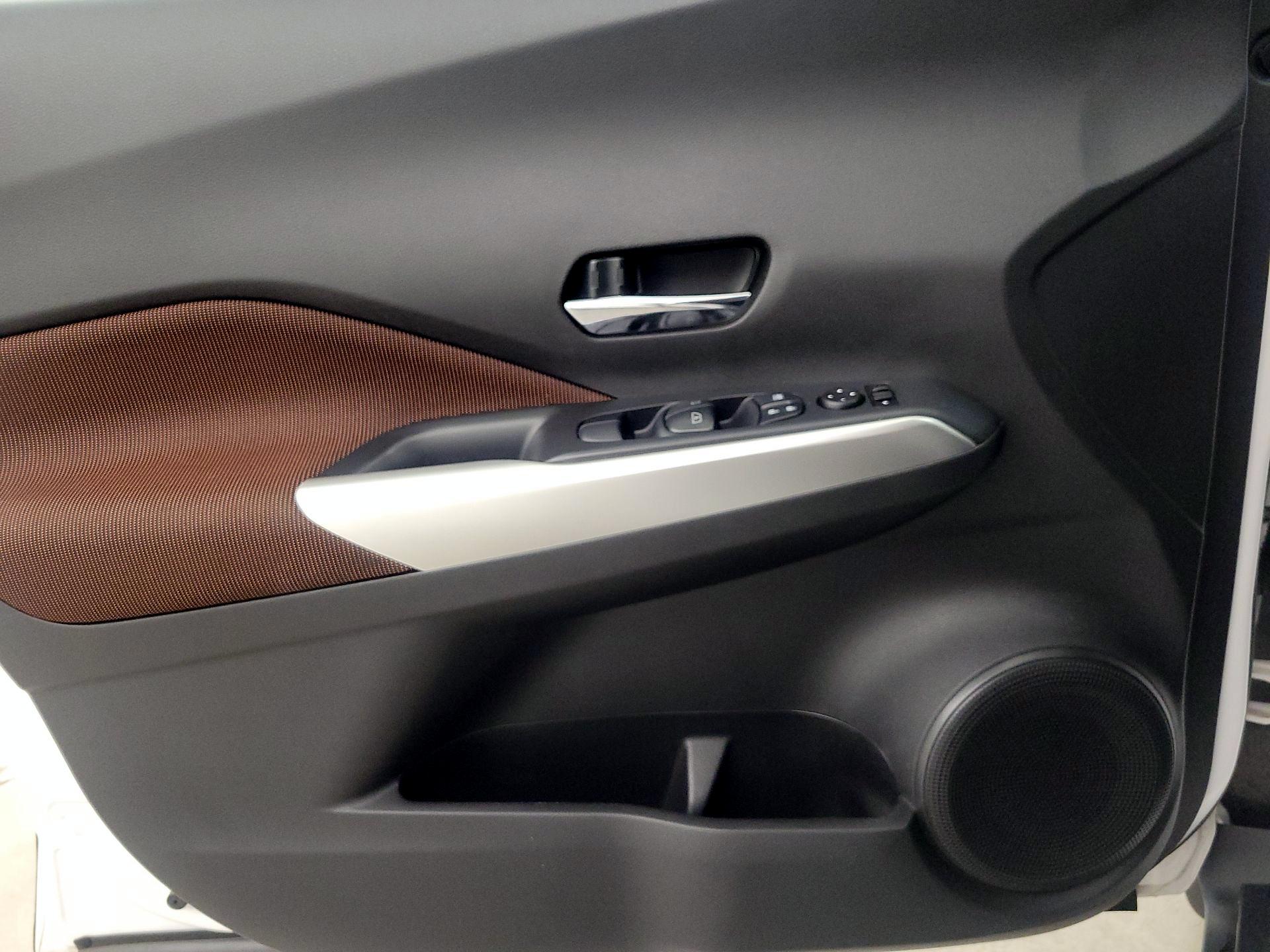 Thumbnail: 2020 Nissan Kicks - 12