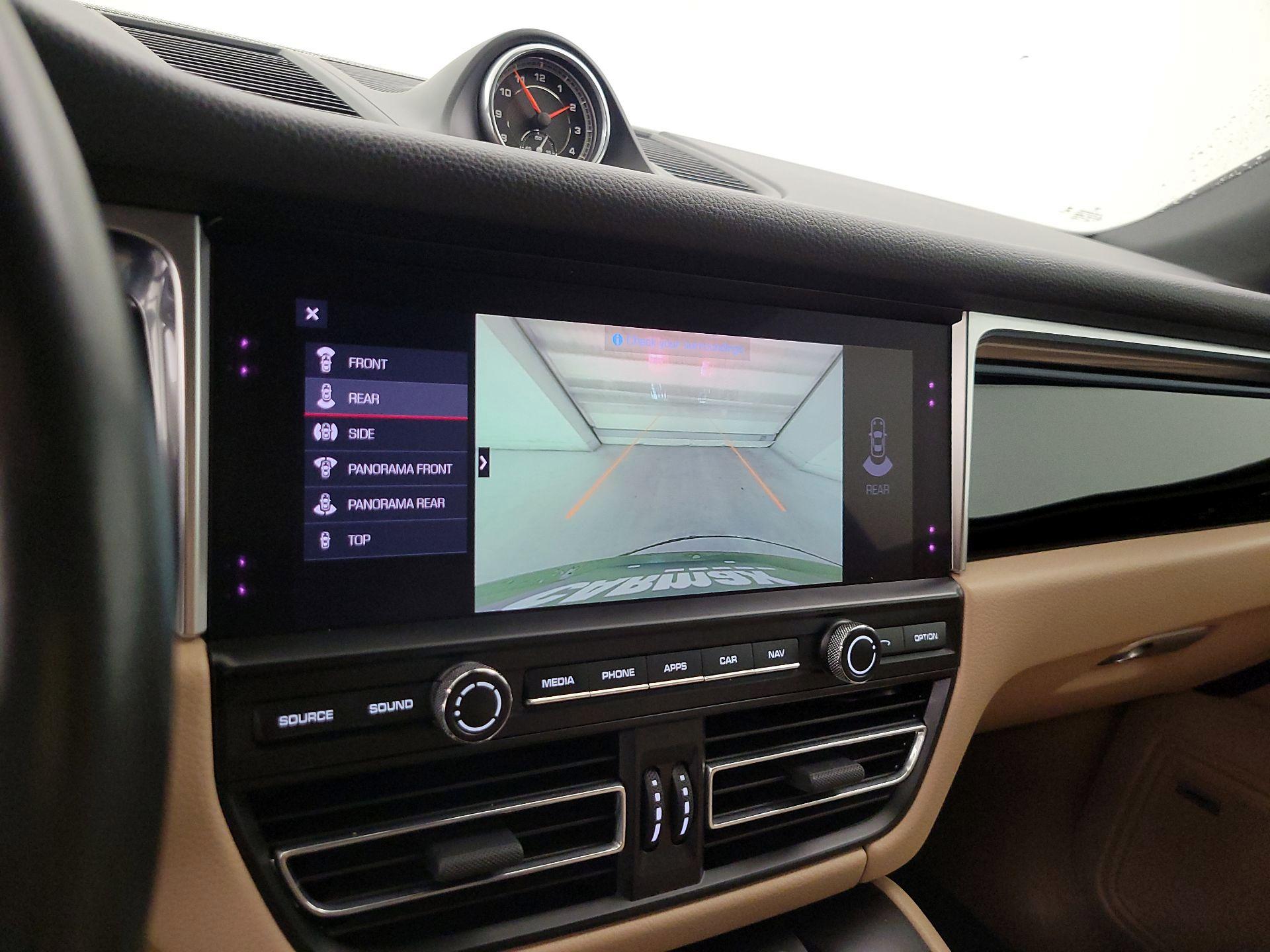 Thumbnail: 2021 Porsche Macan - 15
