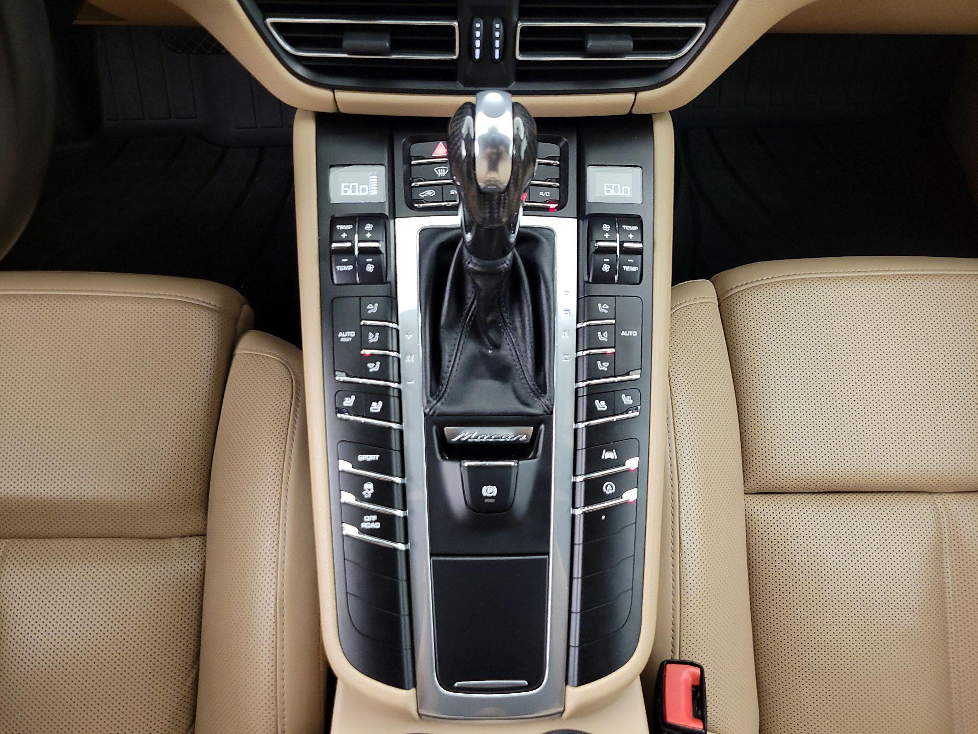 Thumbnail: 2021 Porsche Macan - 18