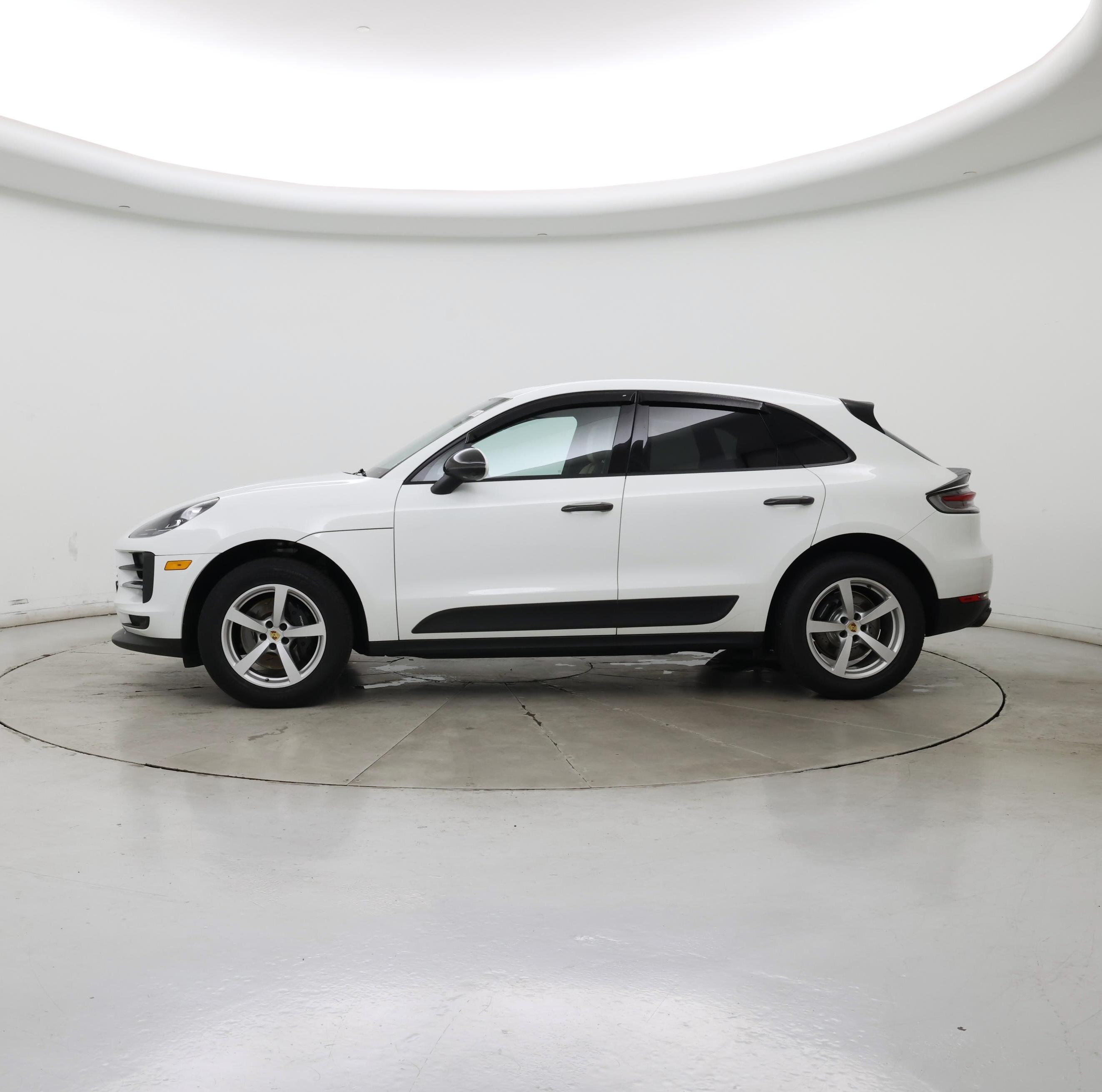 Thumbnail: 2021 Porsche Macan - 3