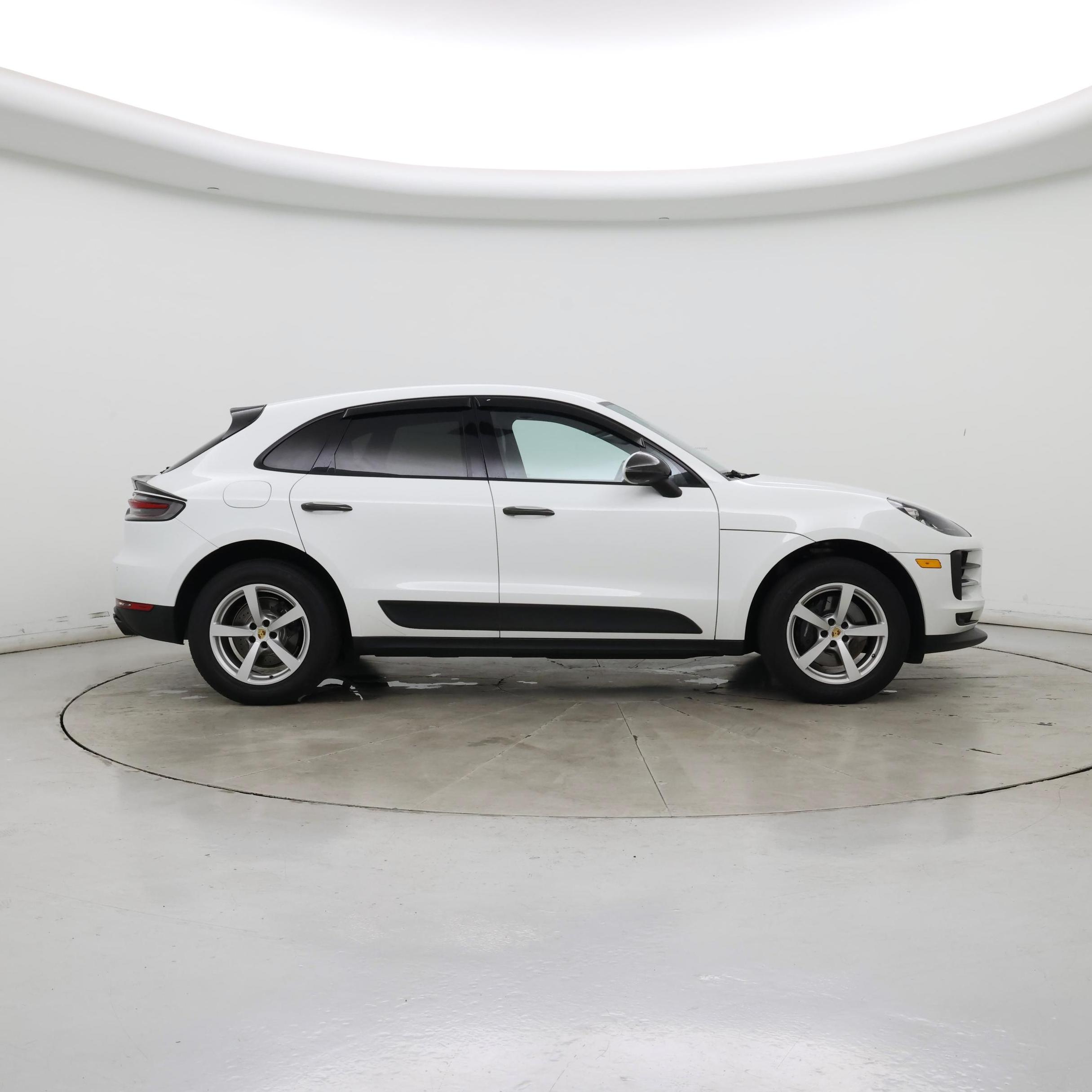 Thumbnail: 2021 Porsche Macan - 7