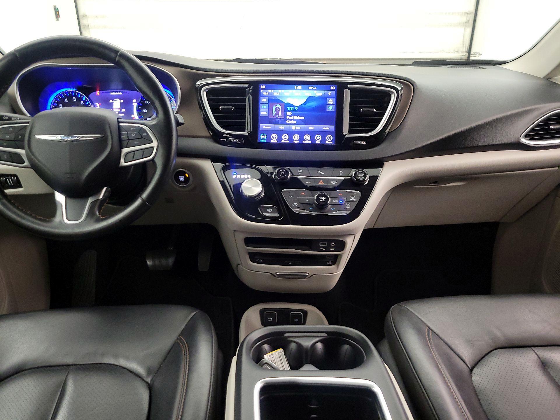 Thumbnail: 2019 Chrysler Pacifica - 9