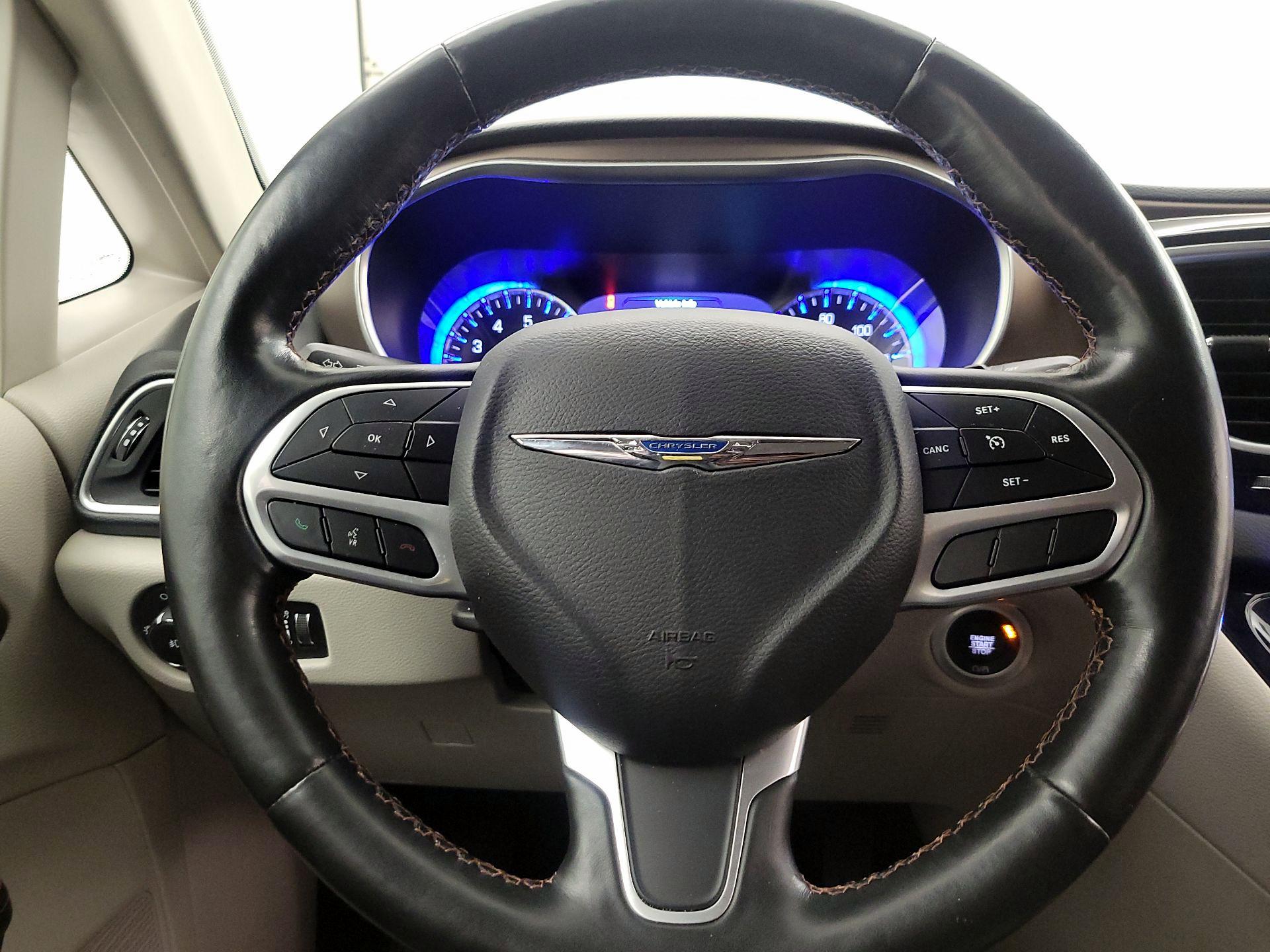 Thumbnail: 2019 Chrysler Pacifica - 10