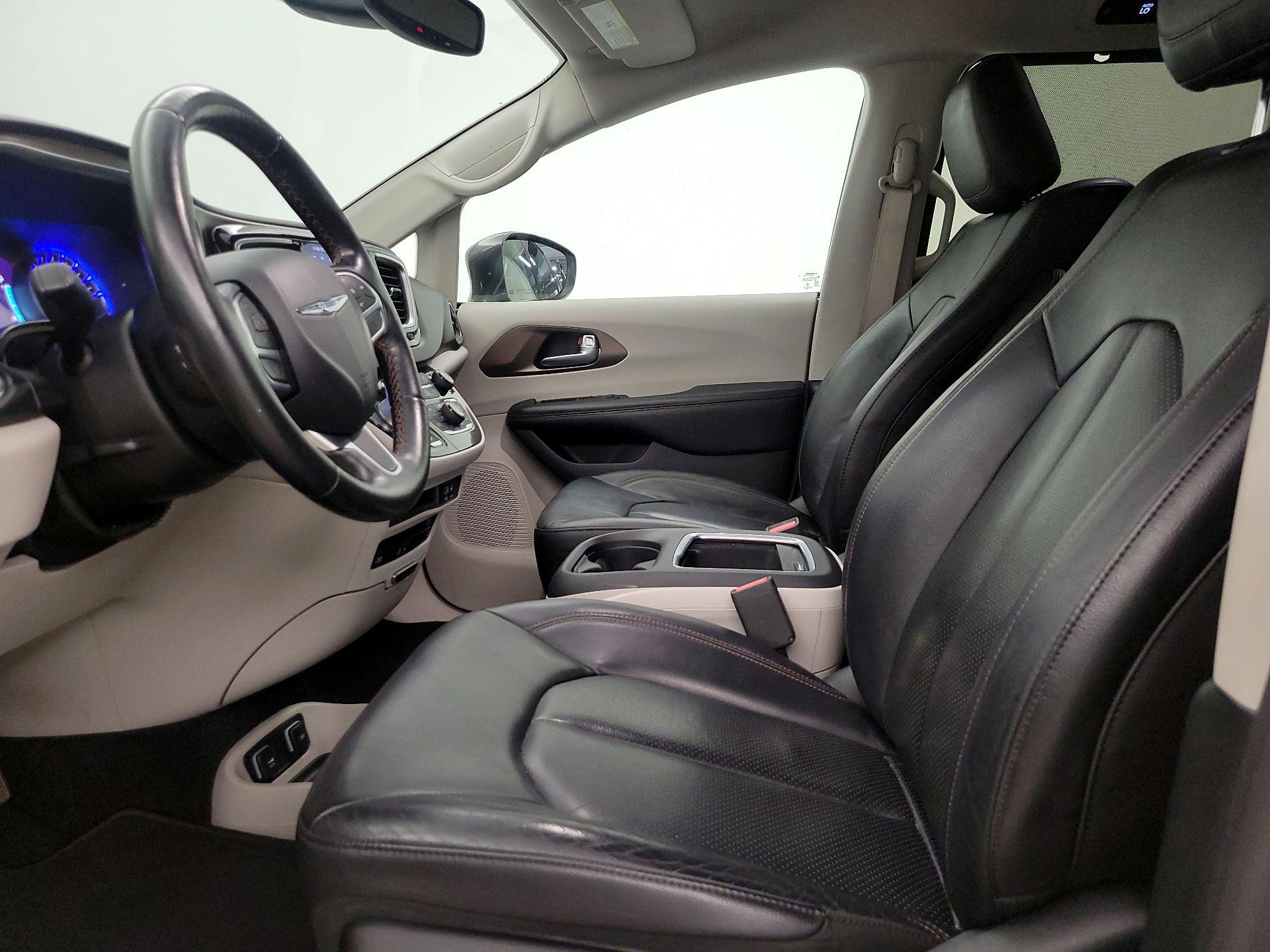 Thumbnail: 2019 Chrysler Pacifica - 11