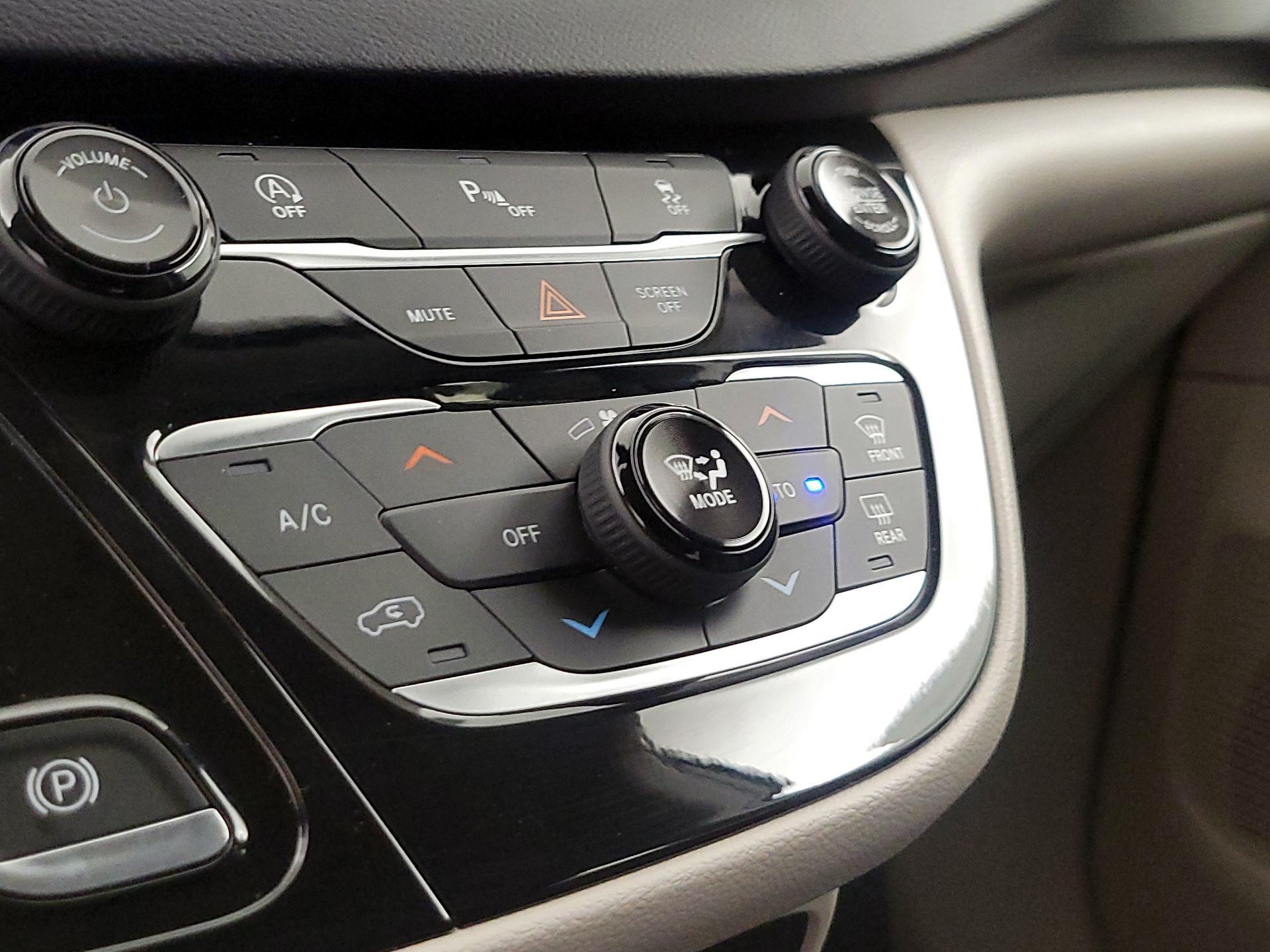 Thumbnail: 2019 Chrysler Pacifica - 17