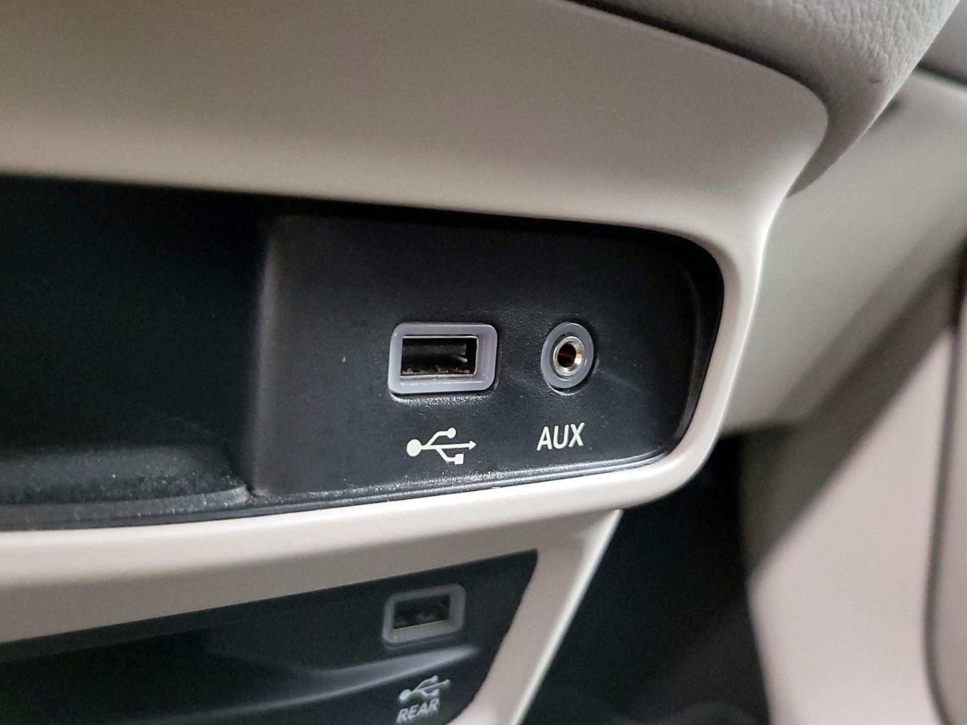 Thumbnail: 2019 Chrysler Pacifica - 19