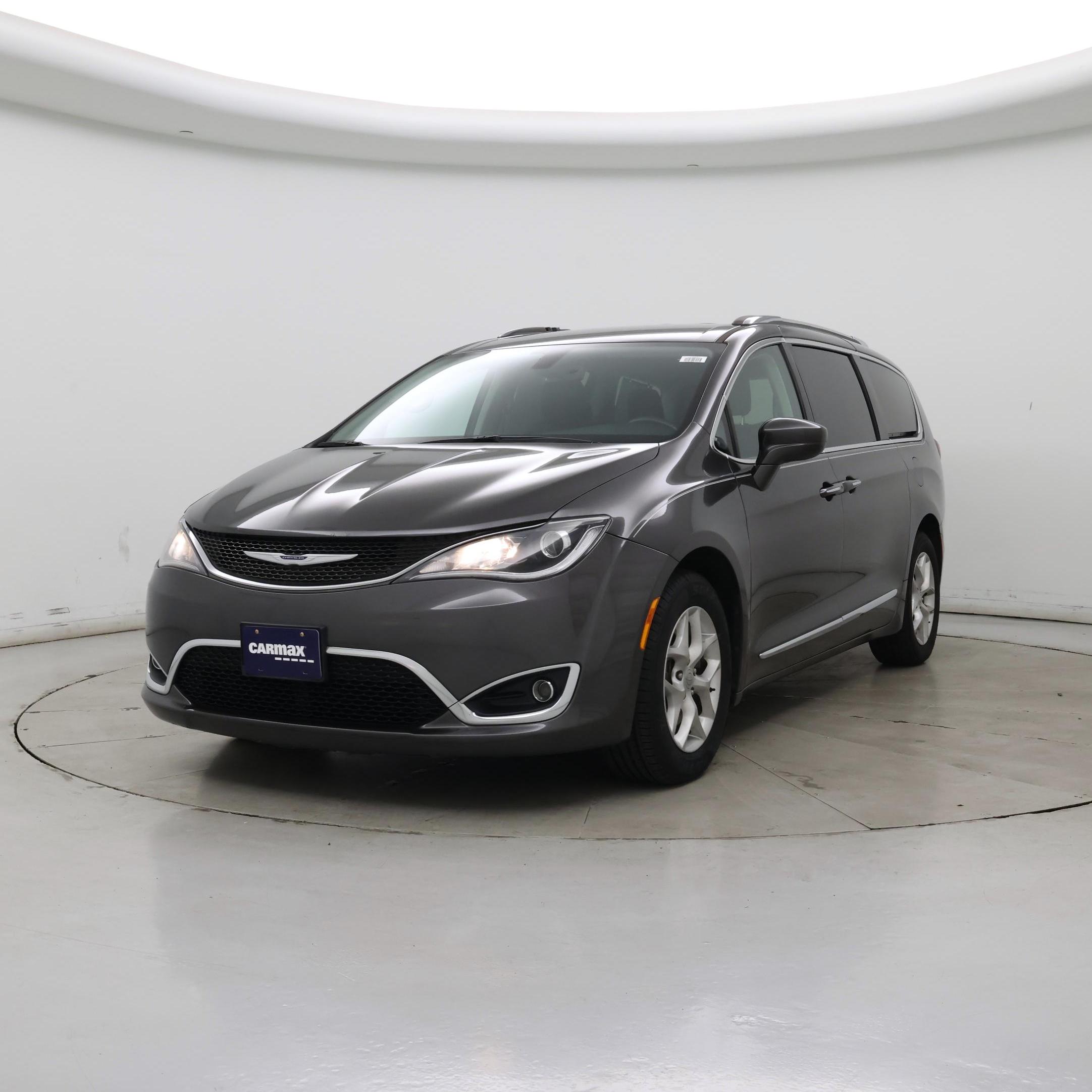 Thumbnail: 2019 Chrysler Pacifica - 4