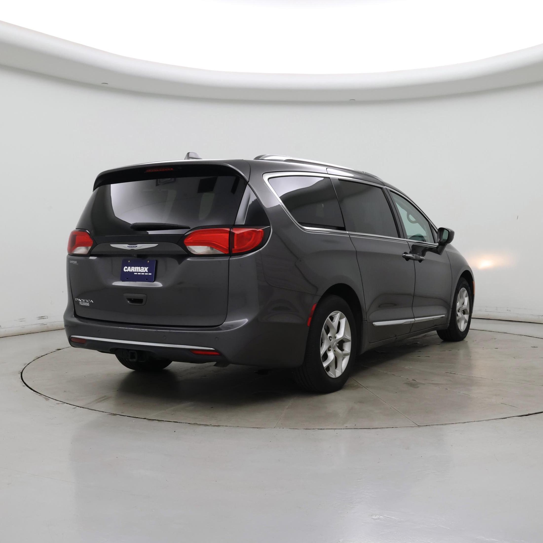 Thumbnail: 2019 Chrysler Pacifica - 8