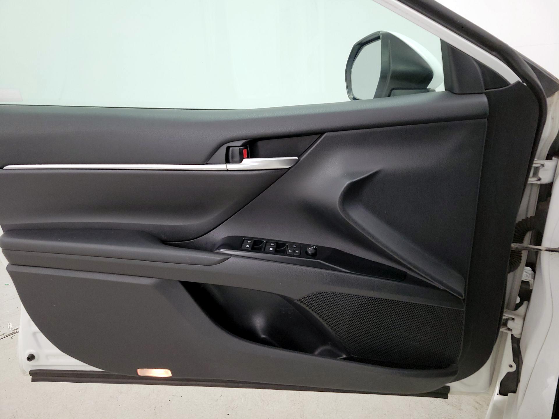 Thumbnail: 2019 Toyota Camry - 12