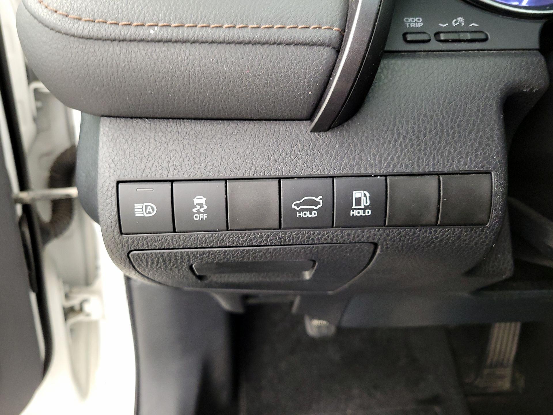 Thumbnail: 2019 Toyota Camry - 13