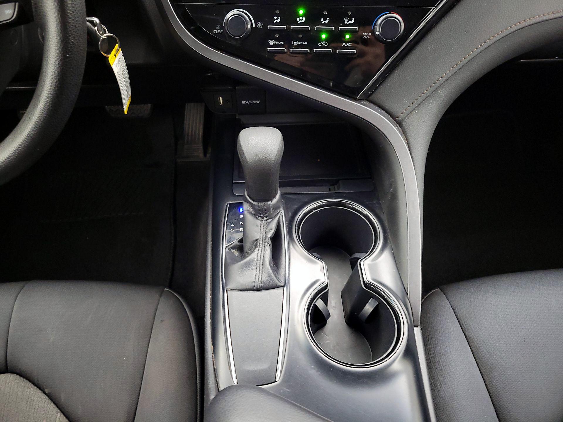 Thumbnail: 2019 Toyota Camry - 17