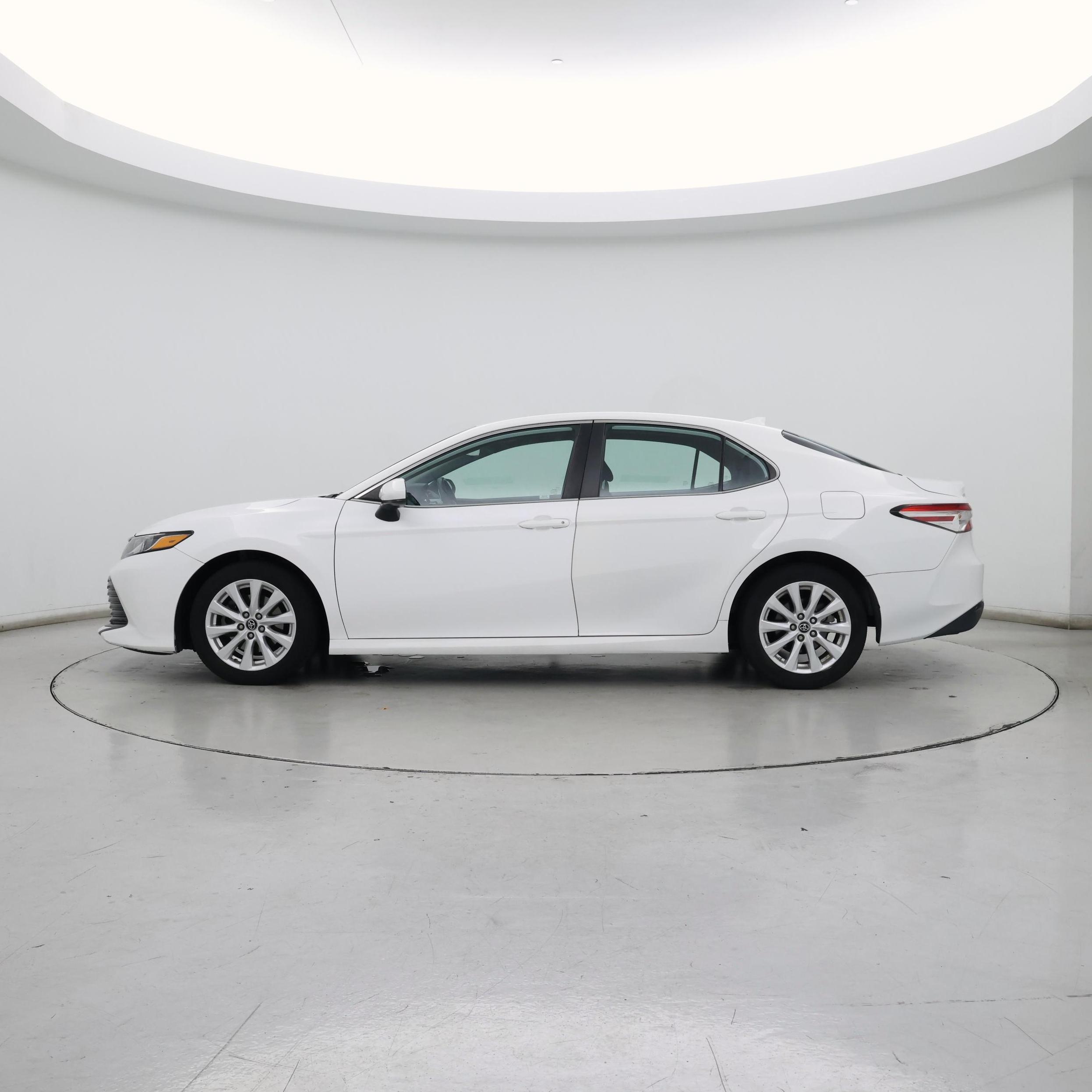 Thumbnail: 2019 Toyota Camry - 3