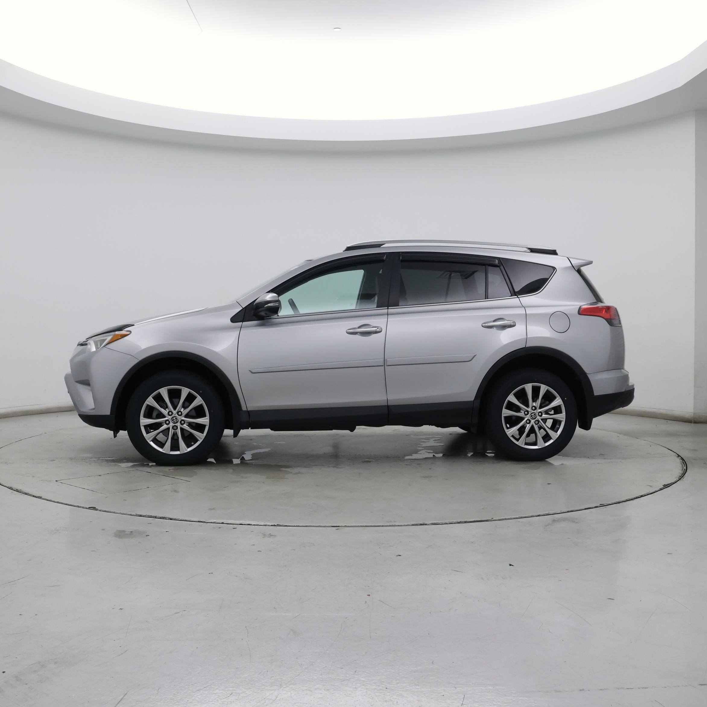 Thumbnail: 2017 Toyota RAV4 - 3