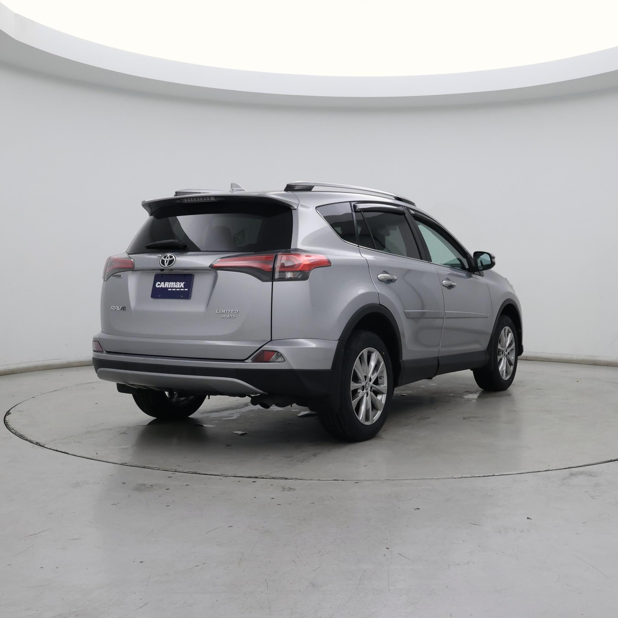 Thumbnail: 2017 Toyota RAV4 - 8