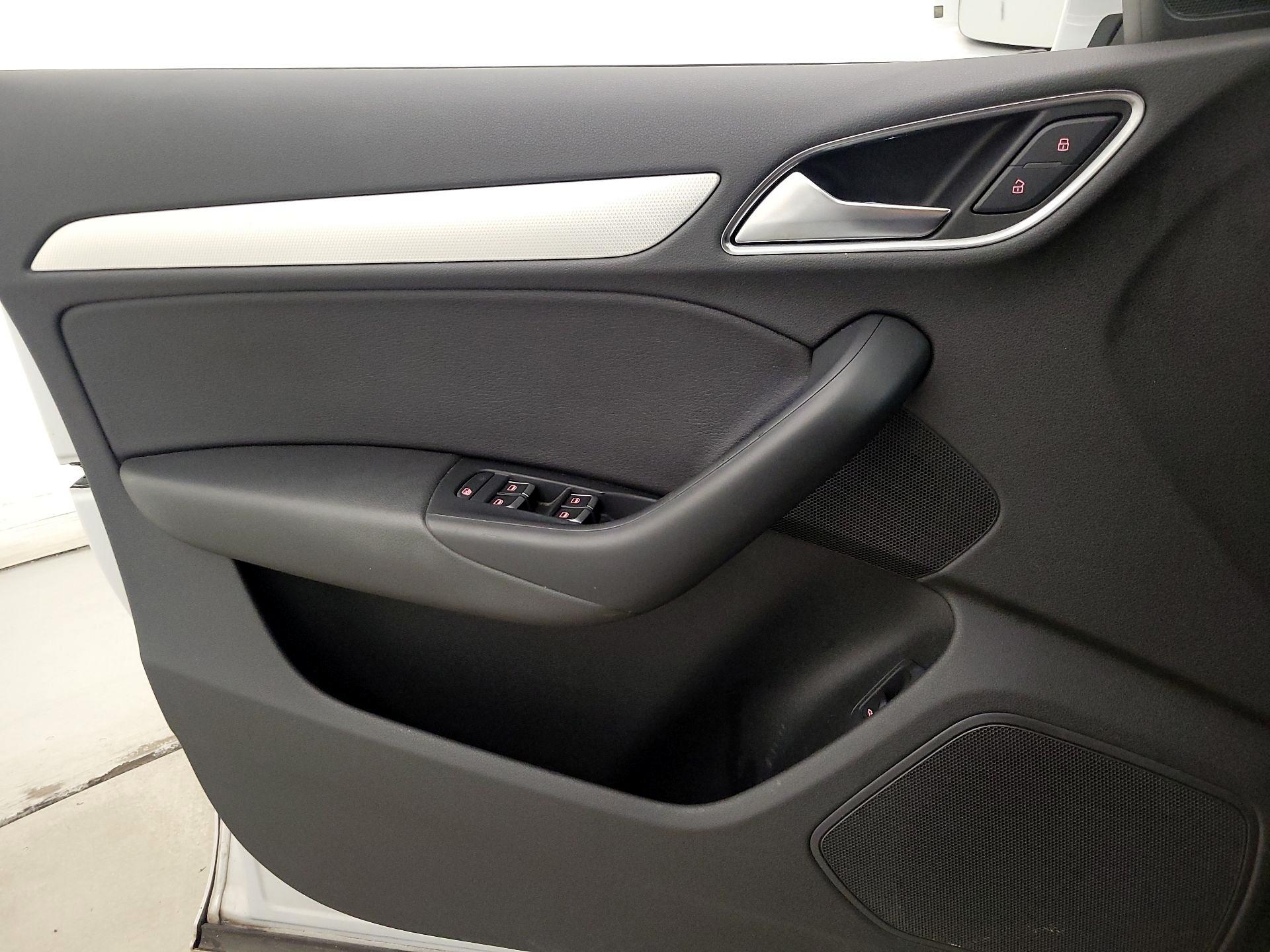 Thumbnail: 2015 Audi Q3 - 12