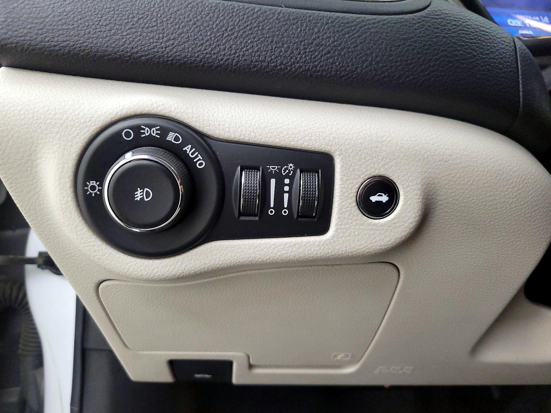 Thumbnail: 2015 Chrysler 200 - 13
