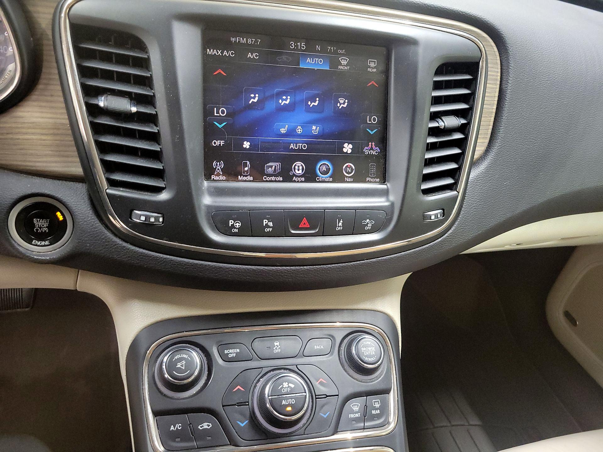 Thumbnail: 2015 Chrysler 200 - 17
