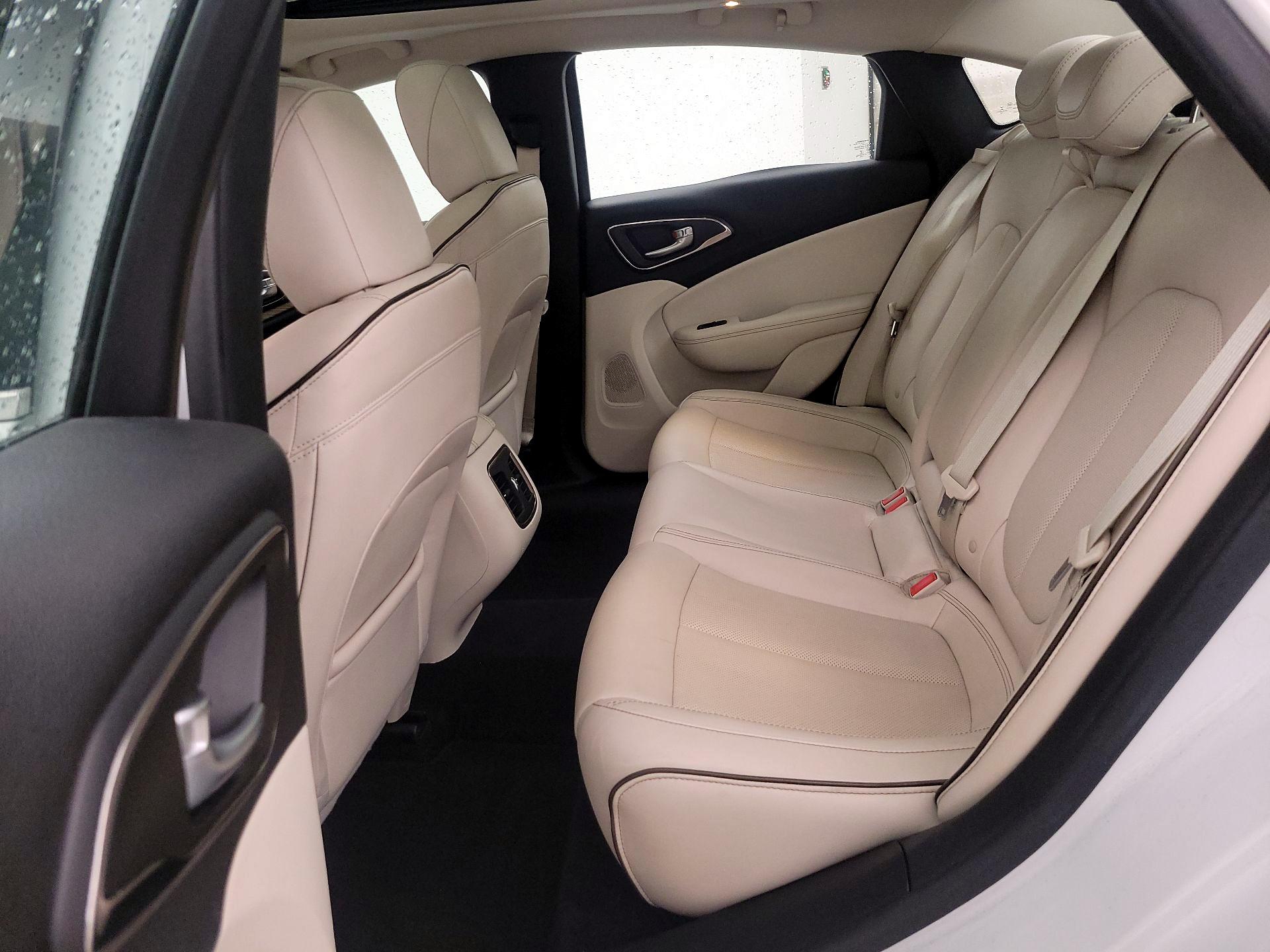 Thumbnail: 2015 Chrysler 200 - 20