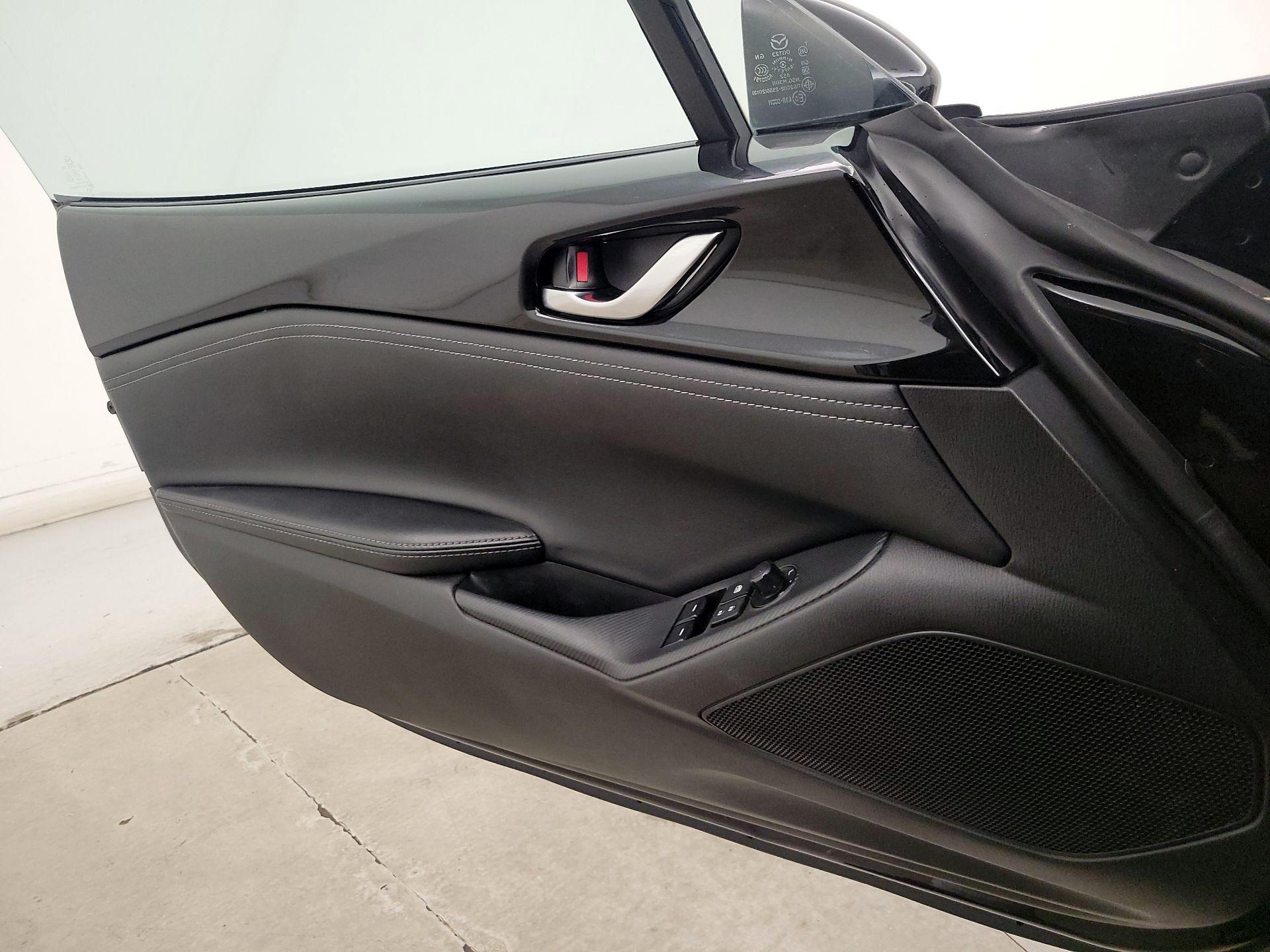 Thumbnail: 2021 Mazda MX-5 Miata - 12