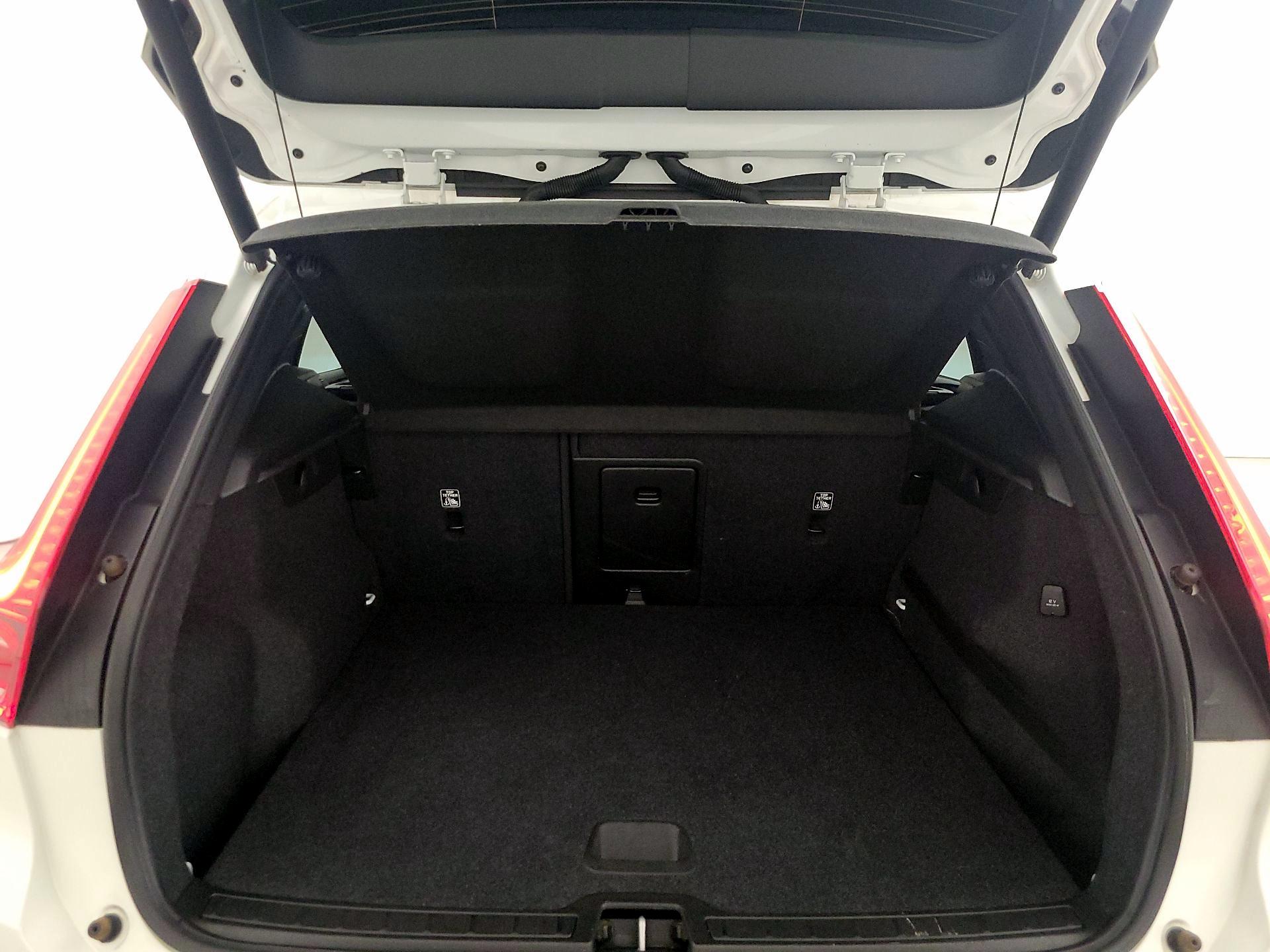 Thumbnail: 2019 Volvo XC40 - 20