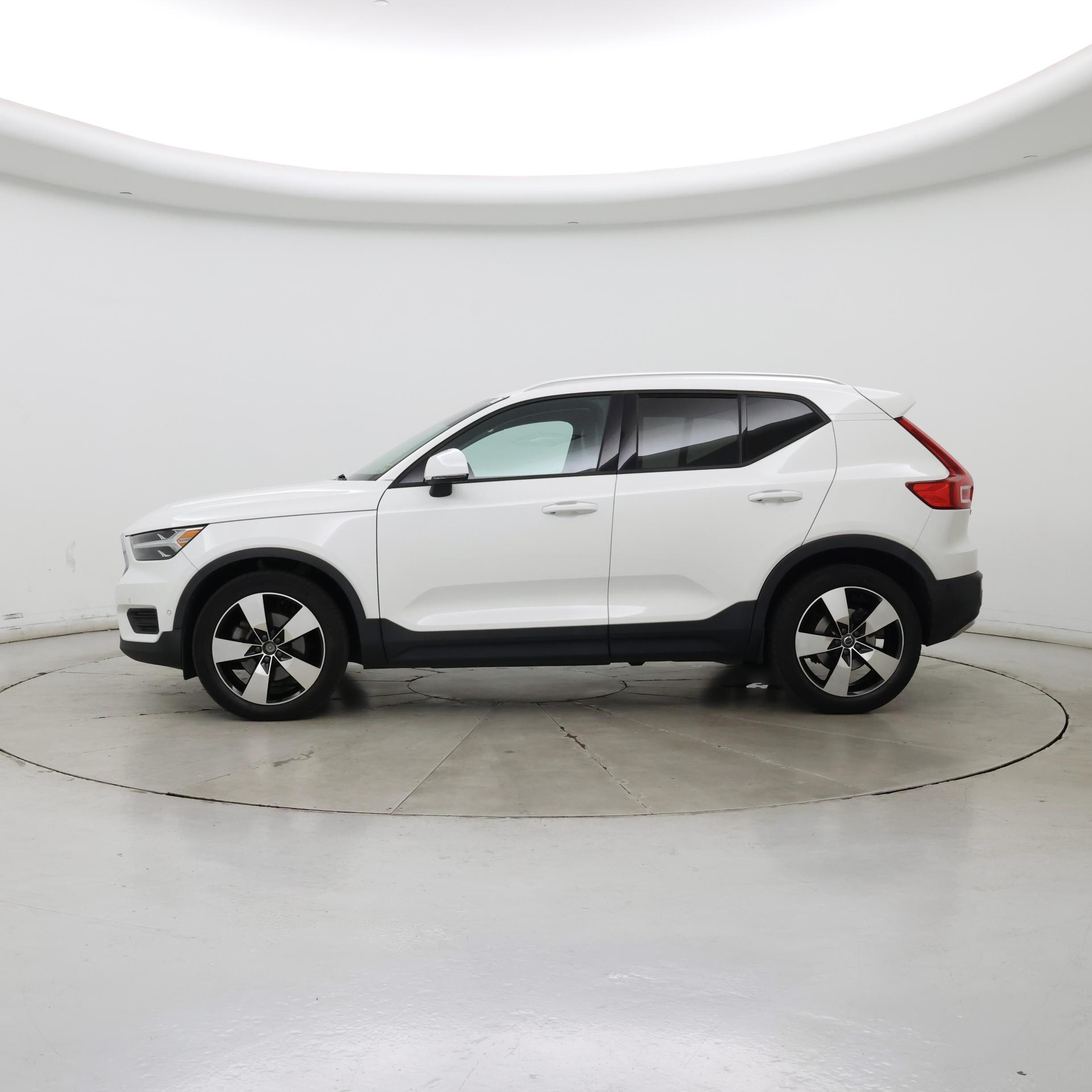 Thumbnail: 2019 Volvo XC40 - 3