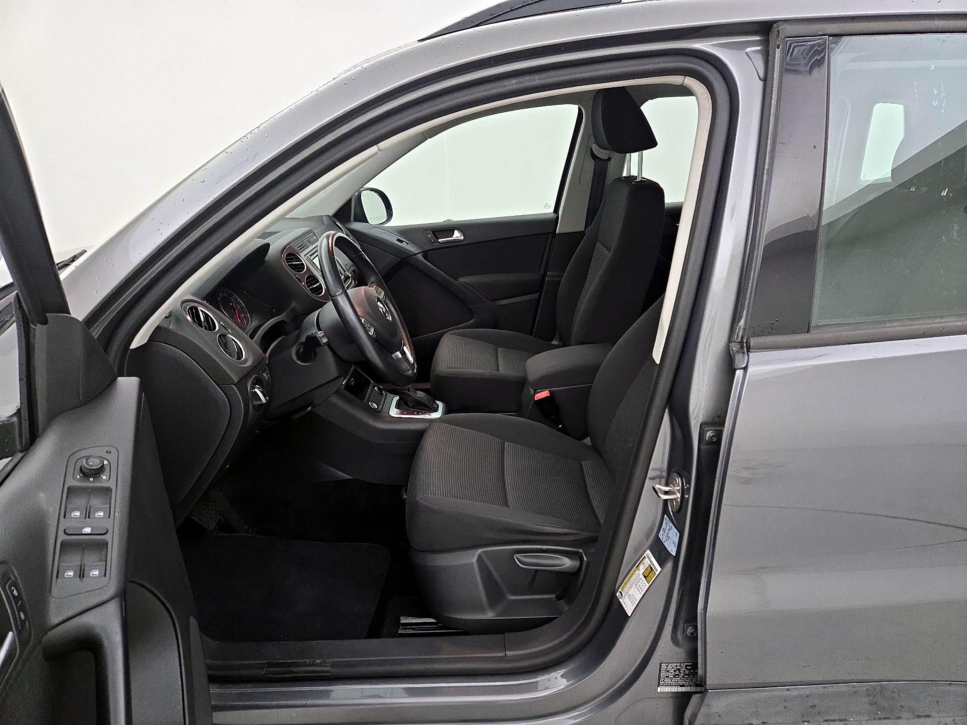 Thumbnail: 2018 Volkswagen Tiguan - 11