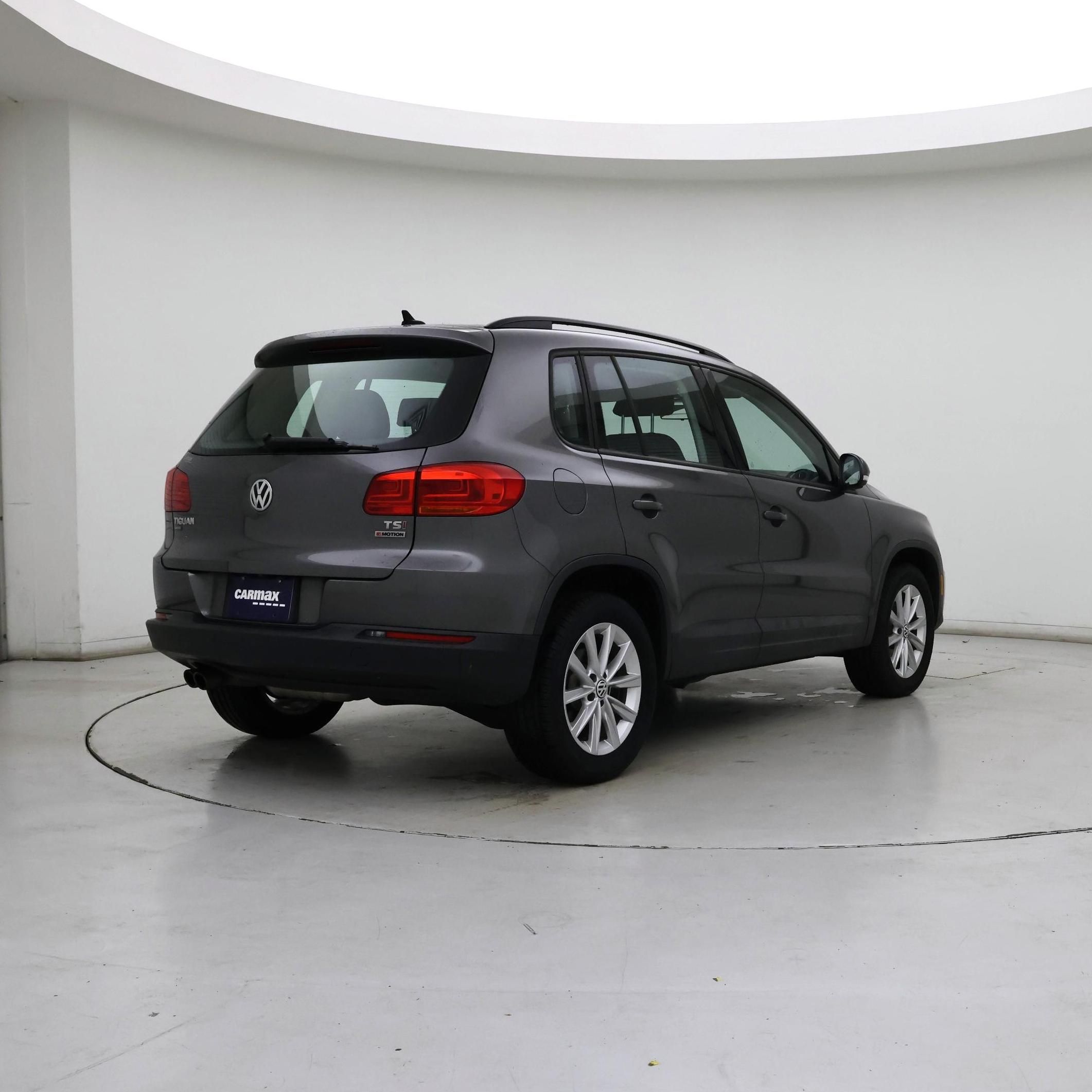 Thumbnail: 2018 Volkswagen Tiguan - 8