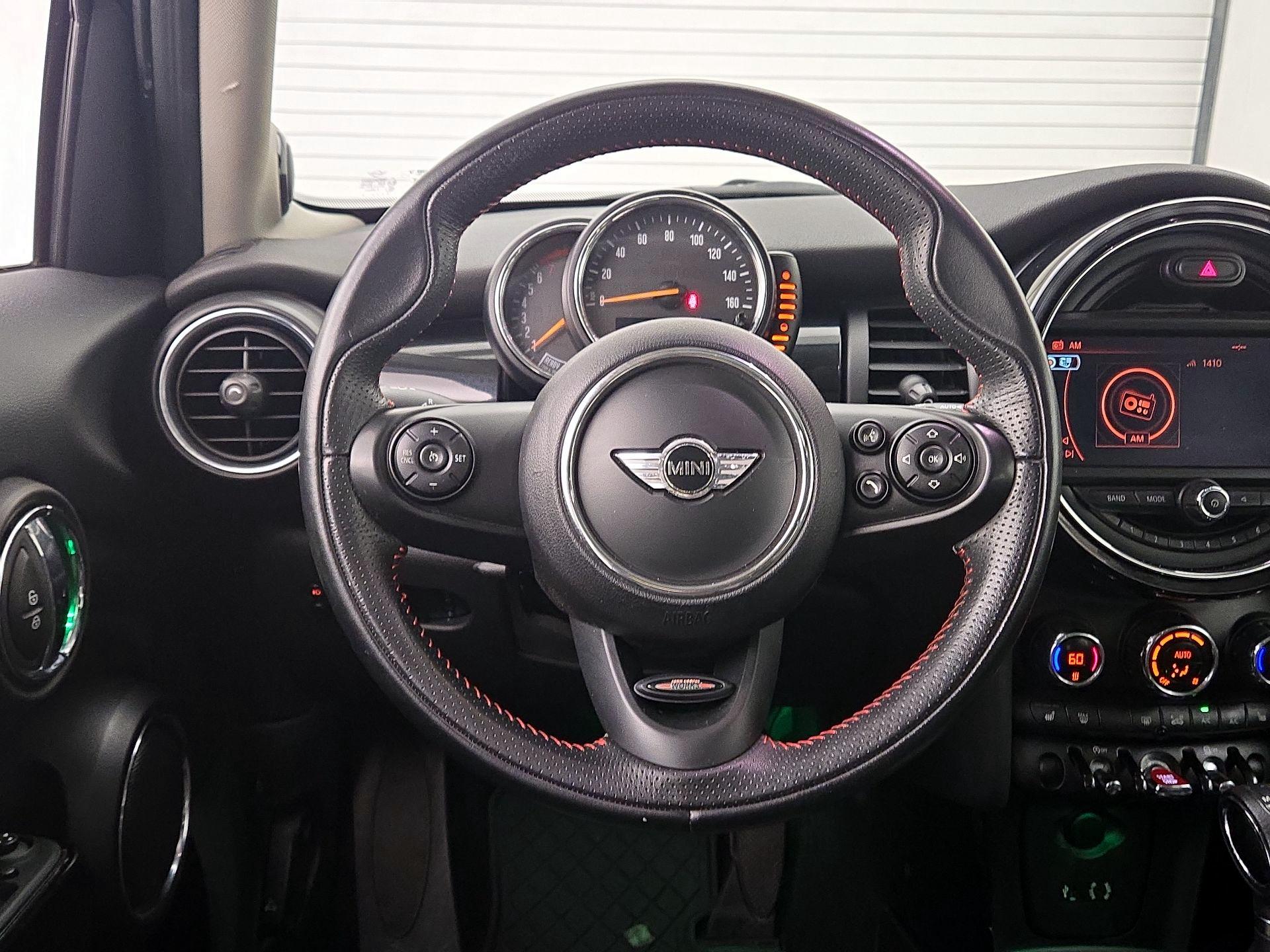 Thumbnail: 2016 MINI Cooper Hardtop - 10