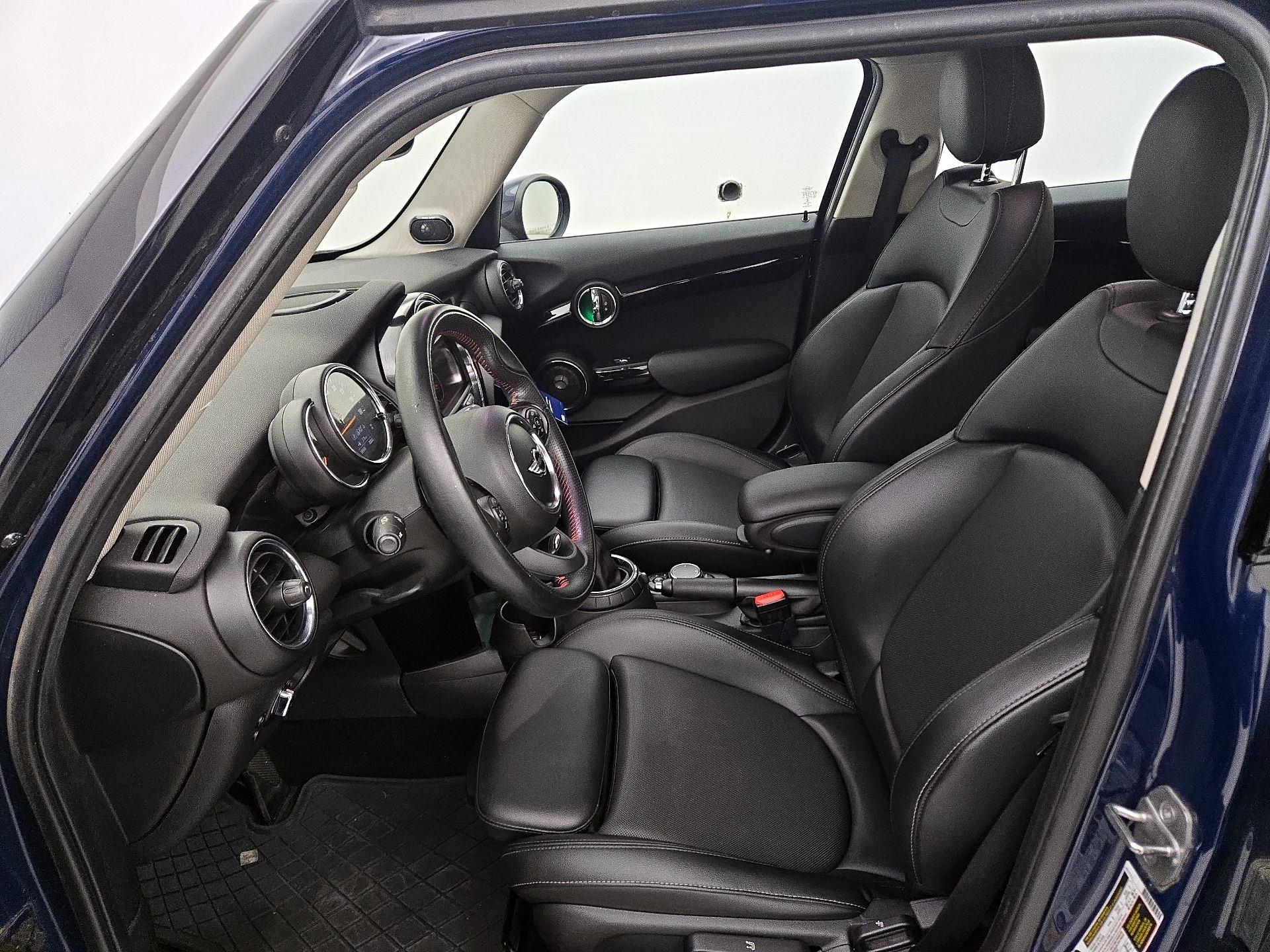 Thumbnail: 2016 MINI Cooper Hardtop - 11