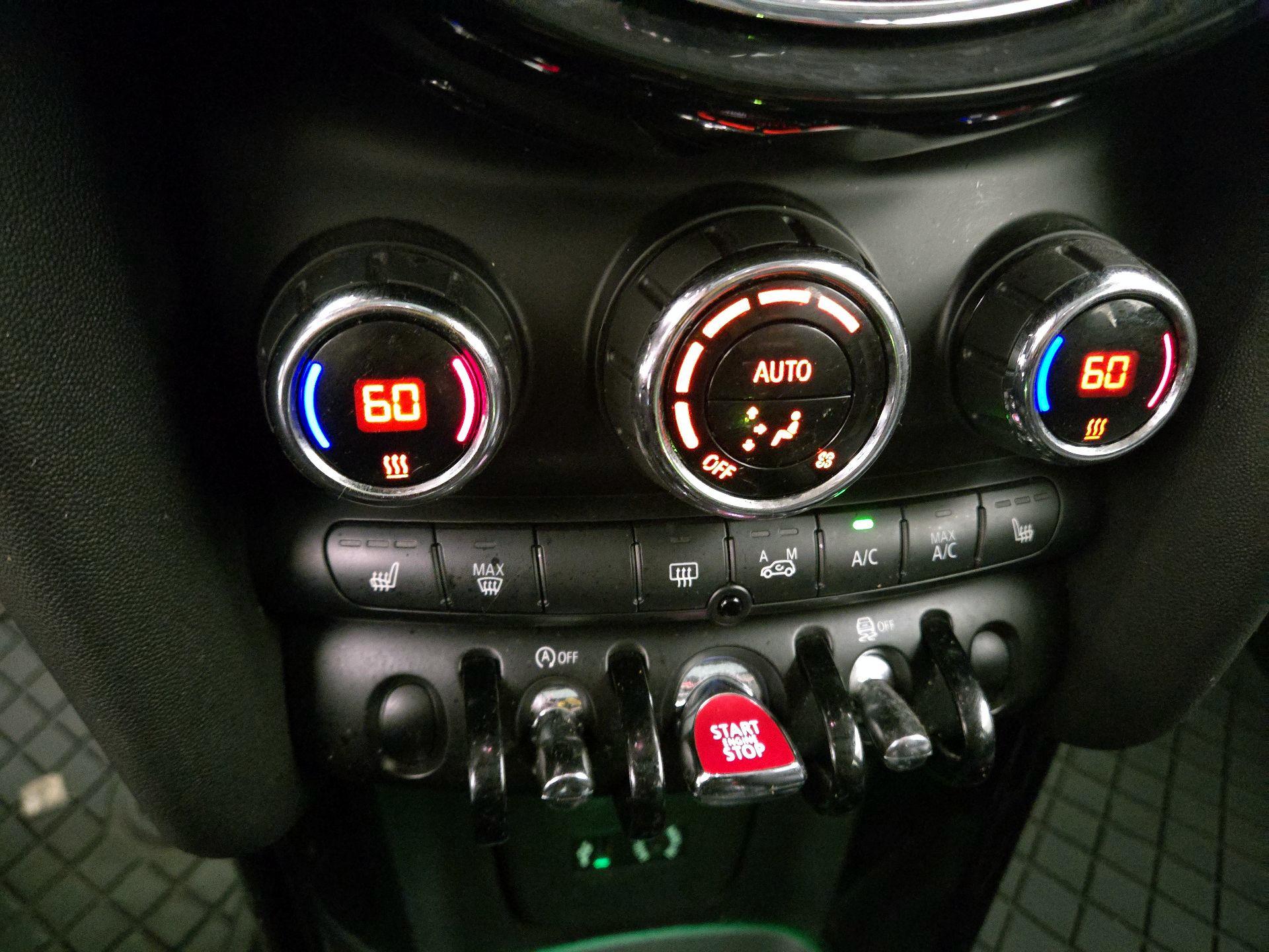 Thumbnail: 2016 MINI Cooper Hardtop - 14