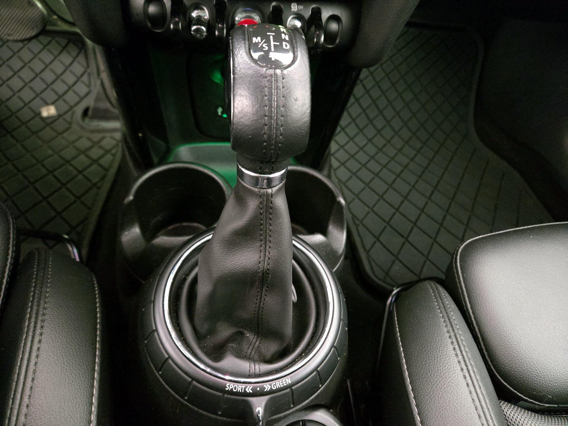 Thumbnail: 2016 MINI Cooper Hardtop - 15