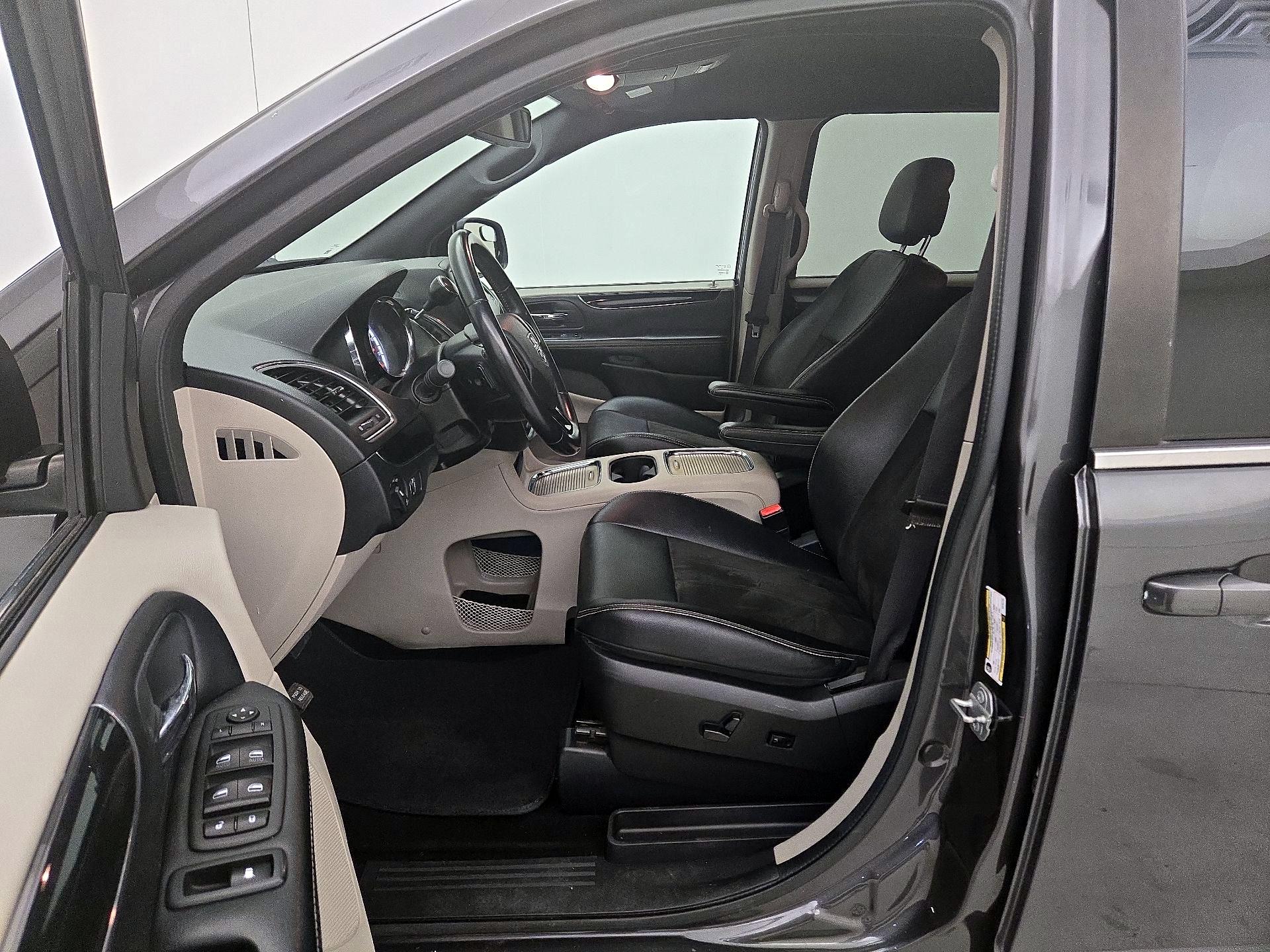 Thumbnail: 2019 Dodge Grand Caravan - 11