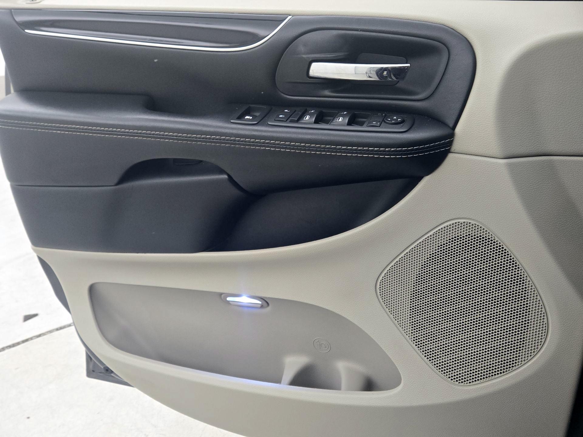 Thumbnail: 2019 Dodge Grand Caravan - 12
