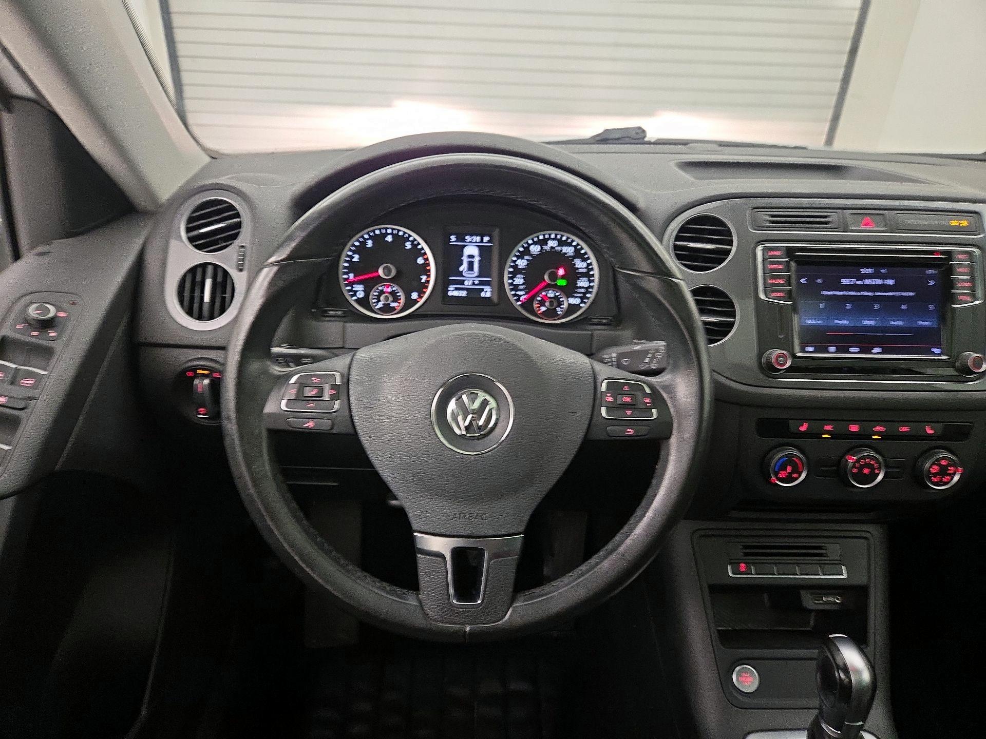 Thumbnail: 2017 Volkswagen Tiguan - 10