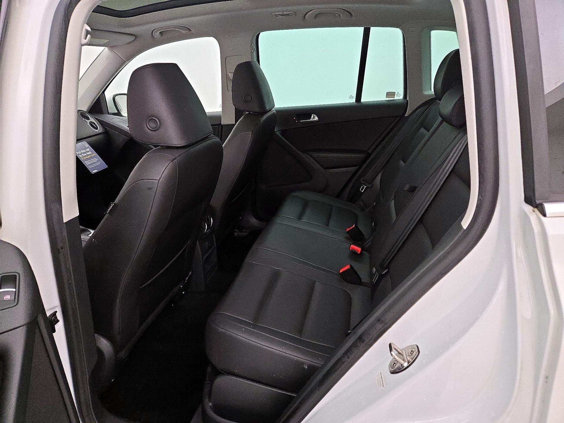 Thumbnail: 2017 Volkswagen Tiguan - 20