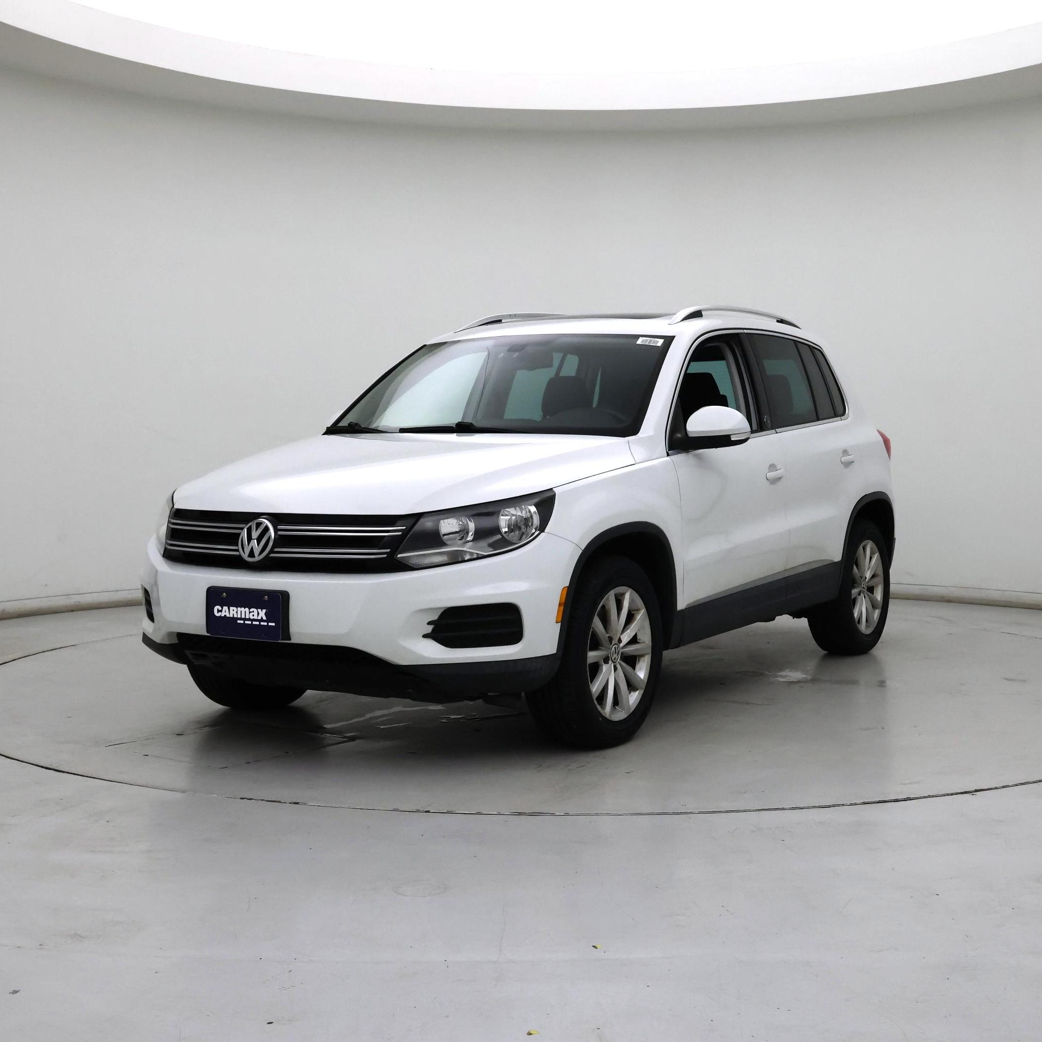 Thumbnail: 2017 Volkswagen Tiguan - 4